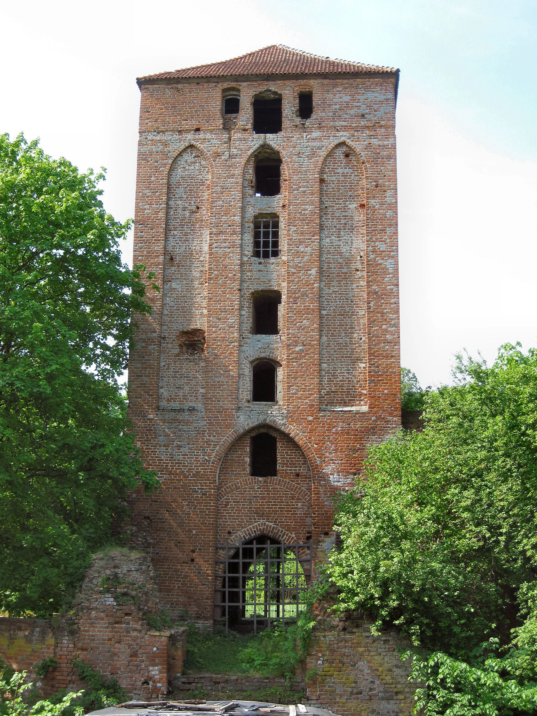 Photo showing: Rogóźno-Zamek - zespół zamkowy, XIII-XIX w.: ruiny zamku (ze wzgórzem), ok. 1280-1333