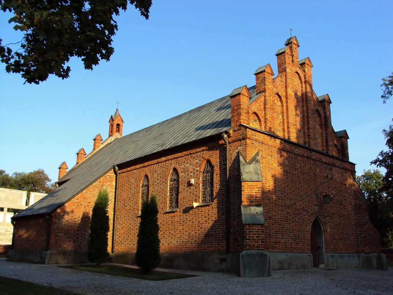 Photo showing: Radziki Duże, kościół par. p.w. św. Katarzyny, 2 poł. XIV (zabytek nr rejestr. A/346)