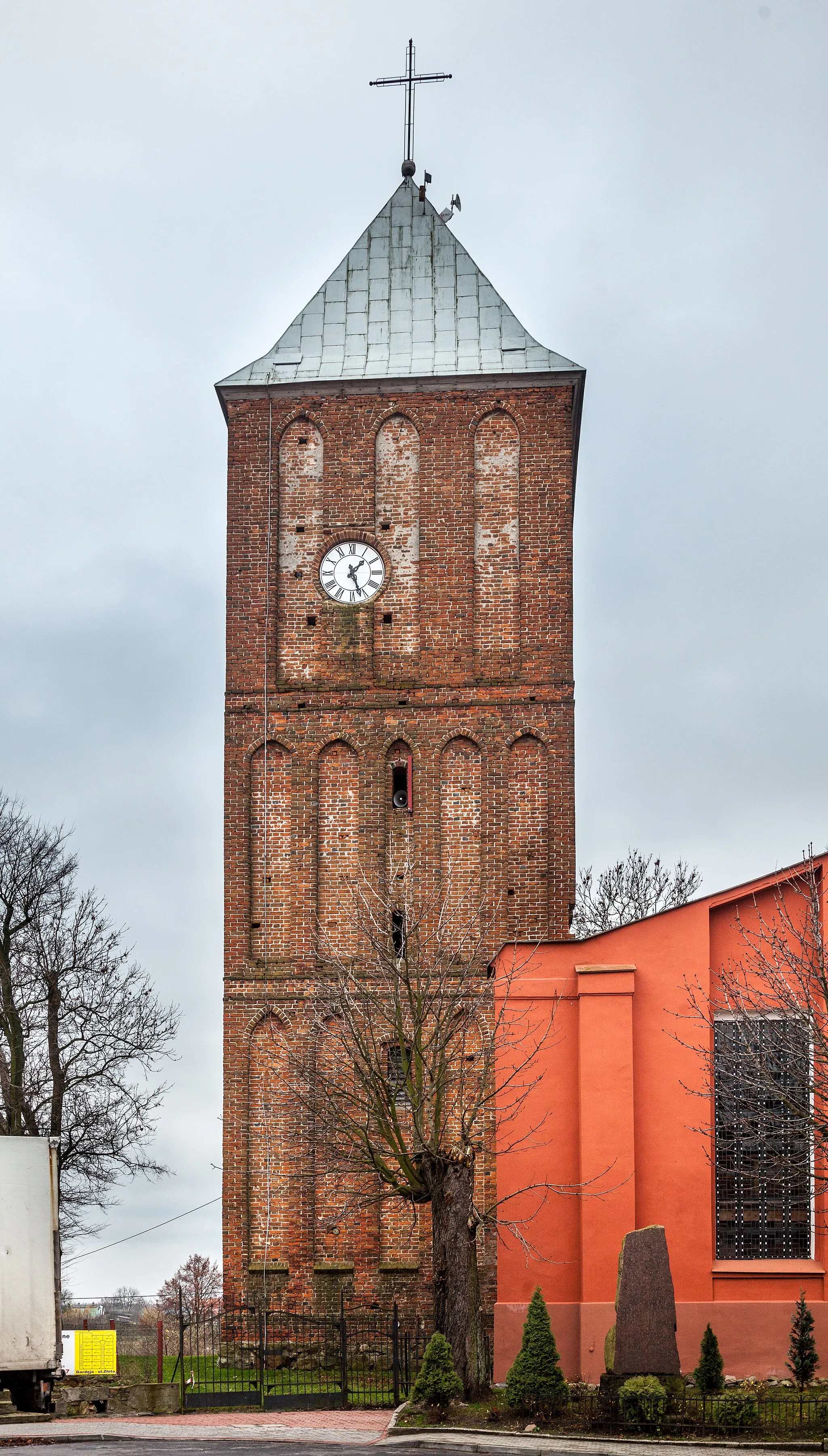 Photo showing: Gardeja, gotycka wieża kościoła św. Józefa, widok od strony północnej.