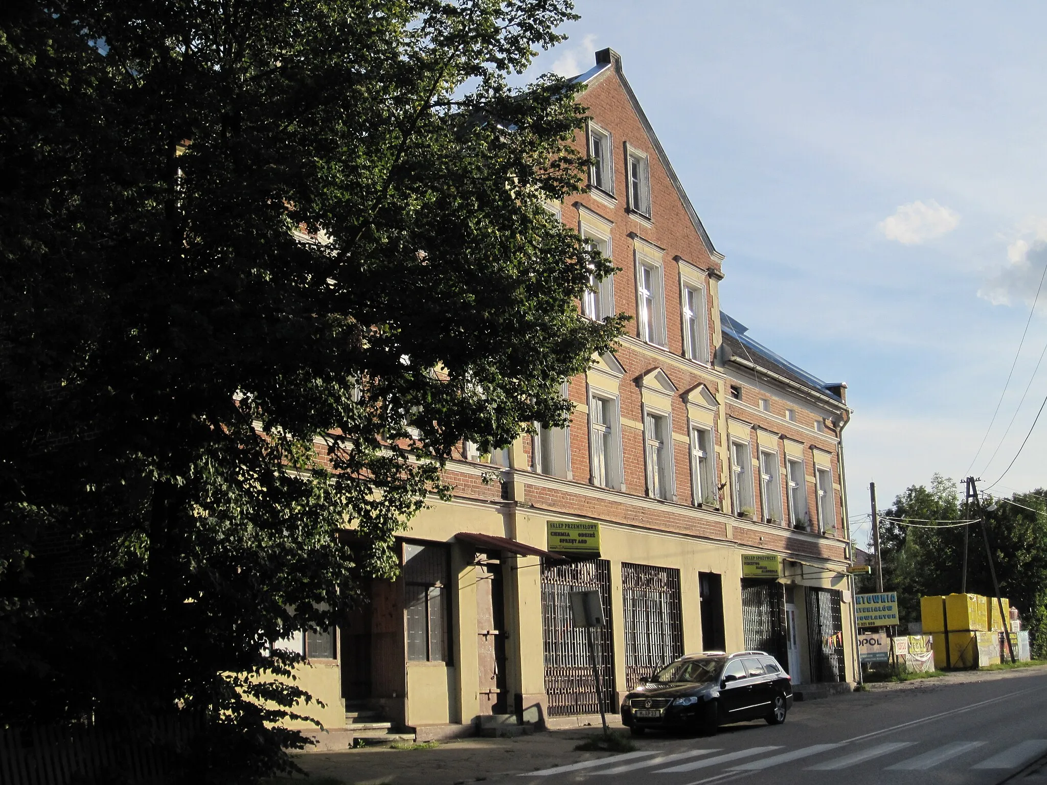 Photo showing: Building in Ukta