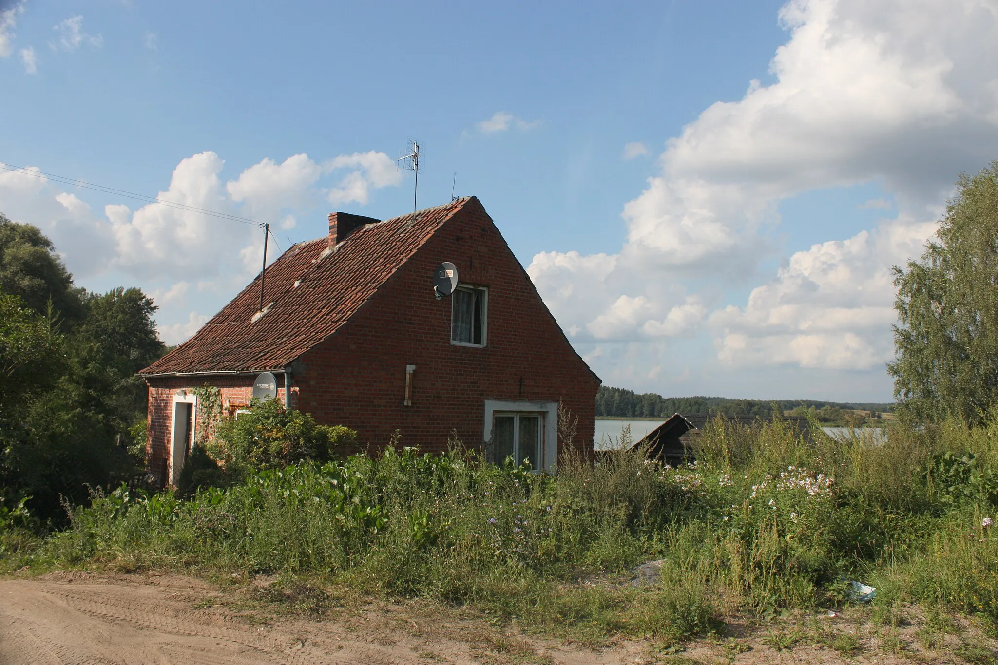 Photo showing: Building in Rusek Wielki.