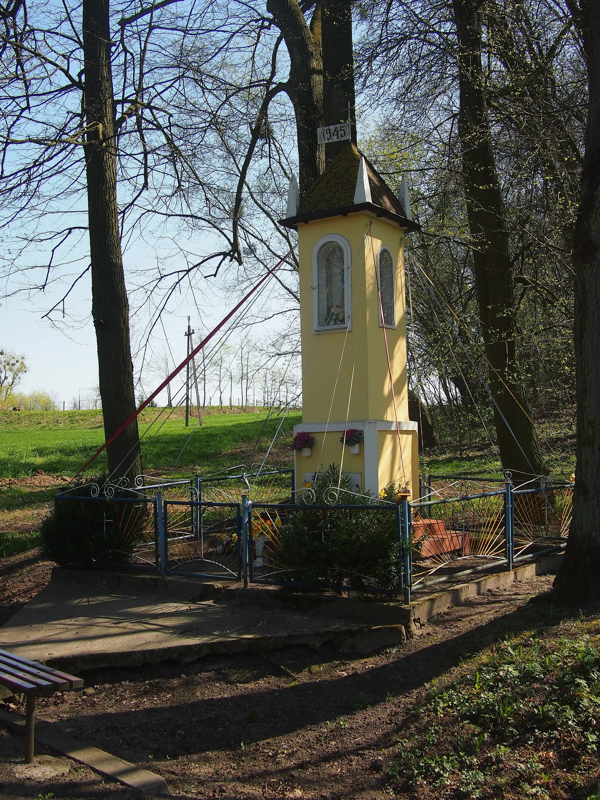 Photo showing: Szonowo Szlacheckie - kapliczka przydrożna