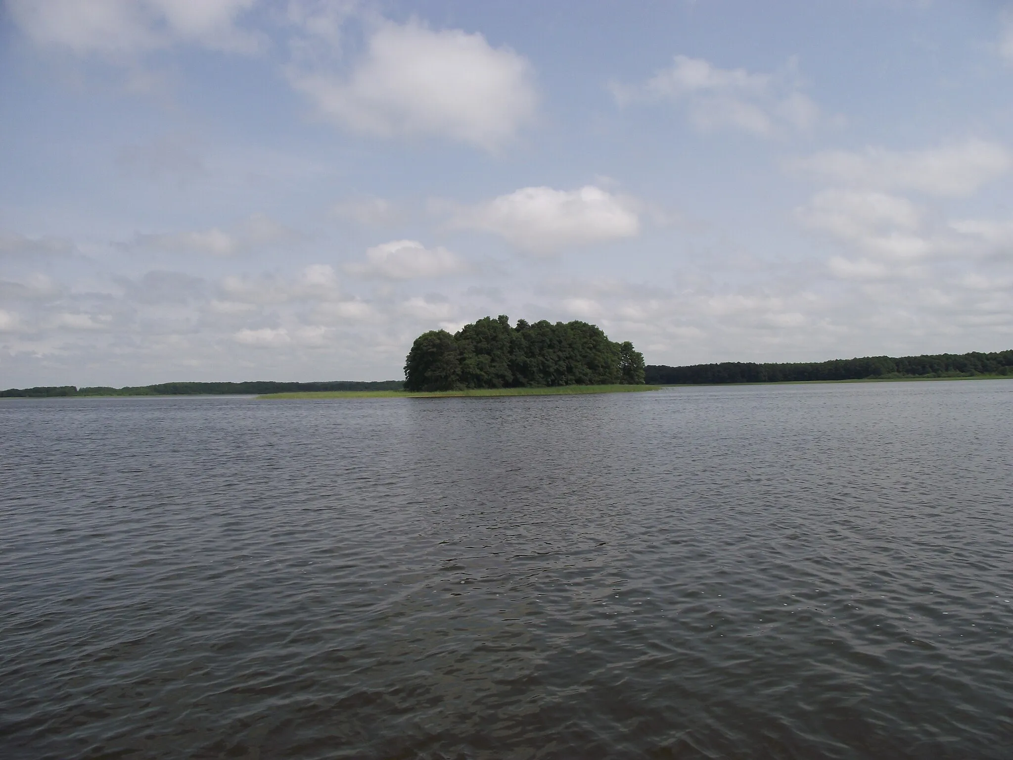 Photo showing: Jezioro Płaskie - wyspa Samotna