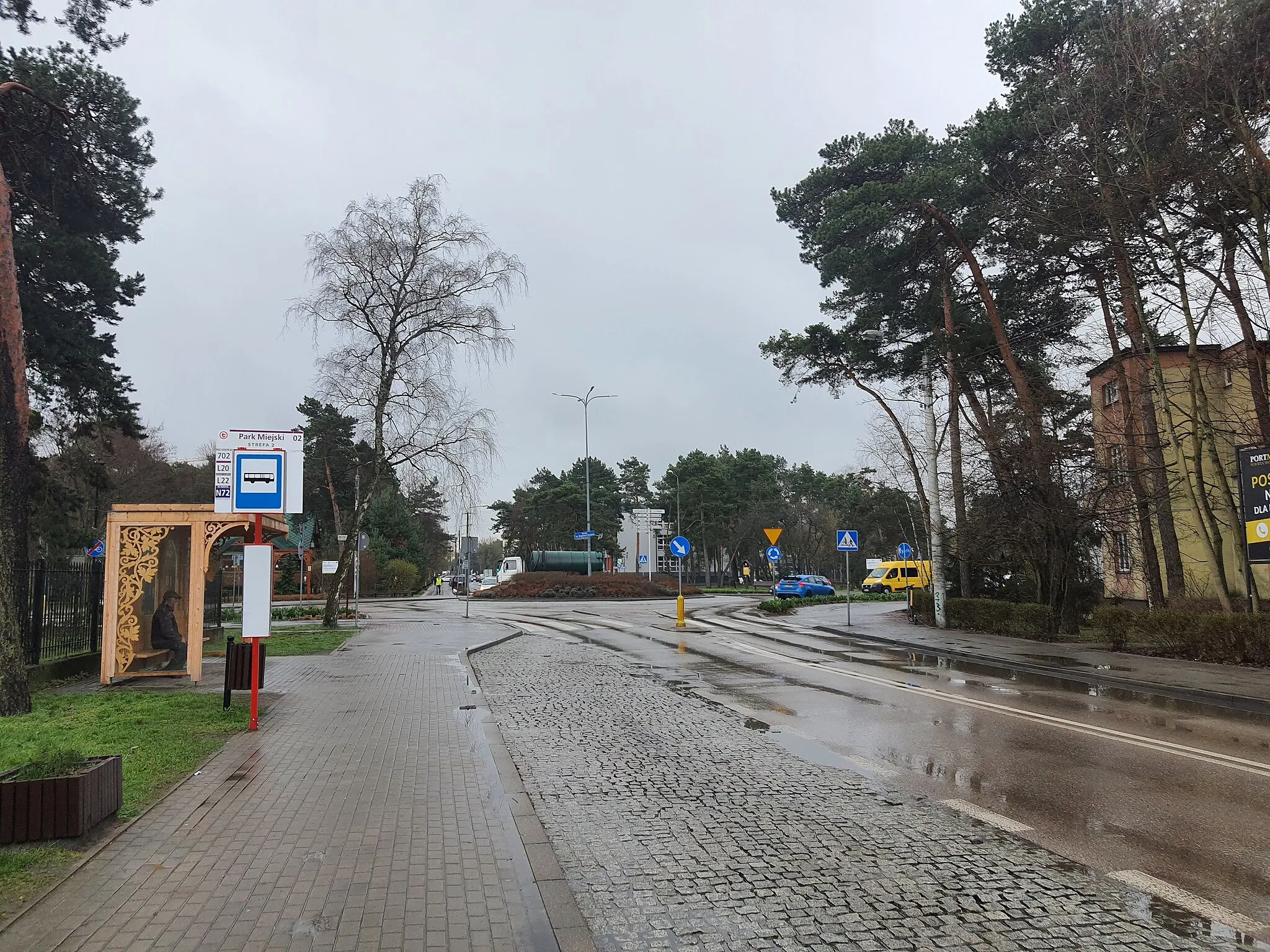 Photo showing: Otwock przystanek autobusowy Park Miejski 02 i otoczenie