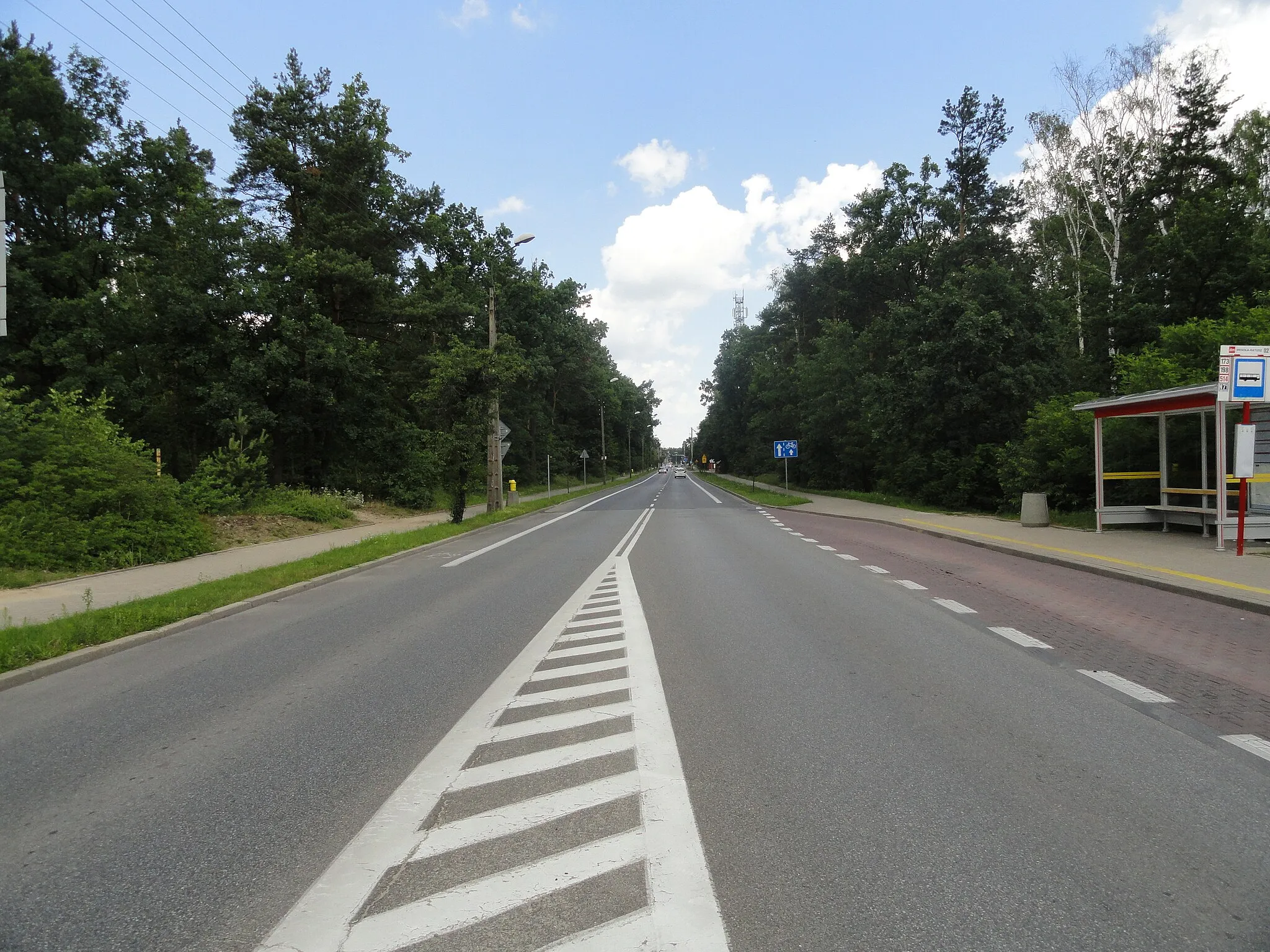 Photo showing: Ulica 1 Praskiego Pułku w Warszawie przy Niemcewicza w kierunku północnym.