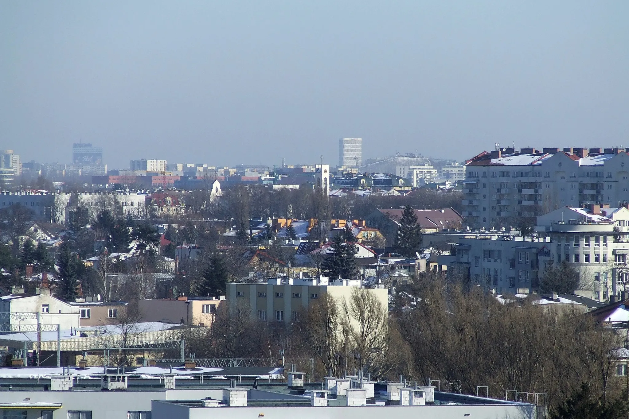 Photo showing: Ursus, Włochy, Ochota i Śródmieście widziane z 10 piętra bloku na osiedlu Niedźwiadek