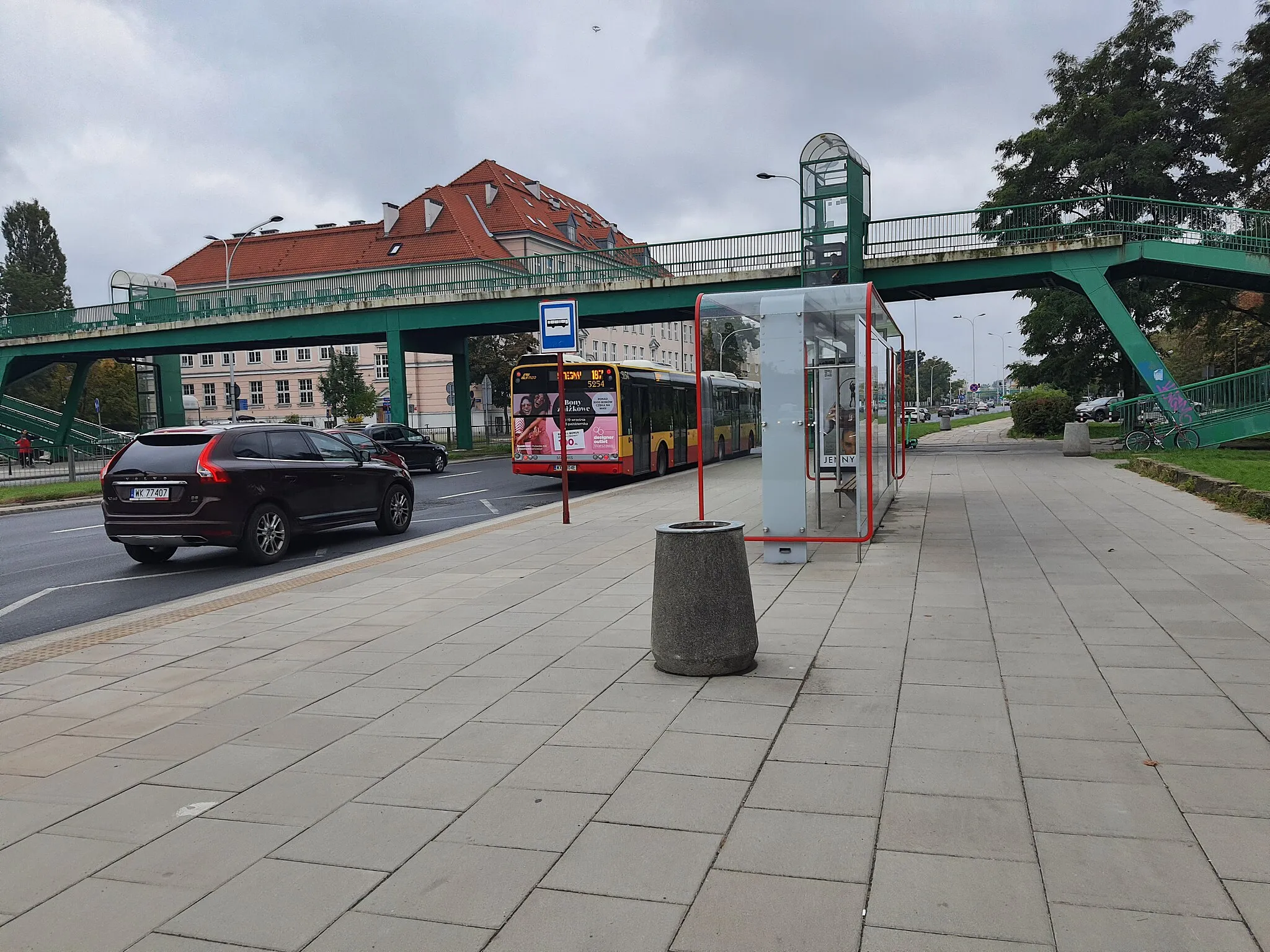 Photo showing: Przystanek autobusowy Zaruskiego 01 w Warszawie