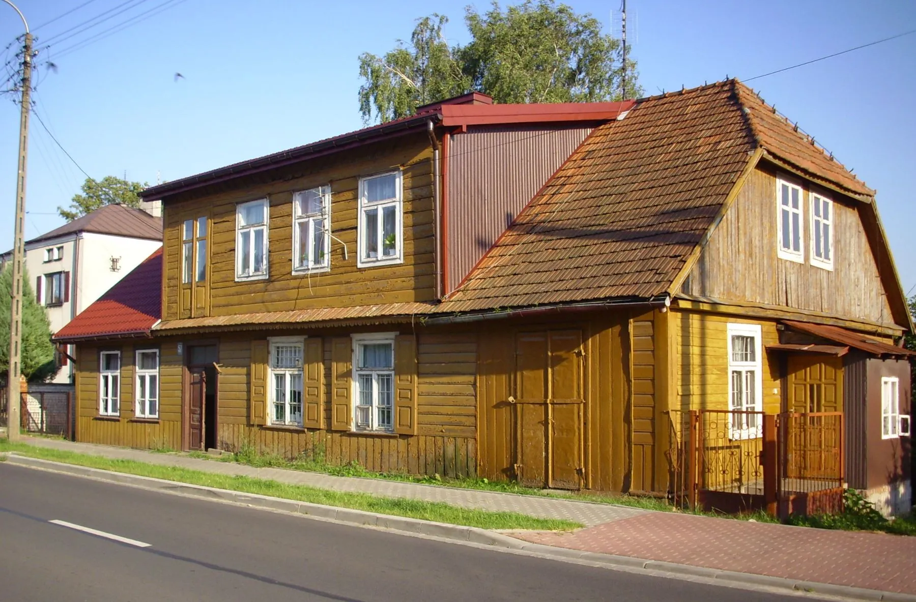 Photo showing: Latowicz (pow. miński, woj. mazowieckie, Polska). Stary dom przy ul. św. Ducha 57.