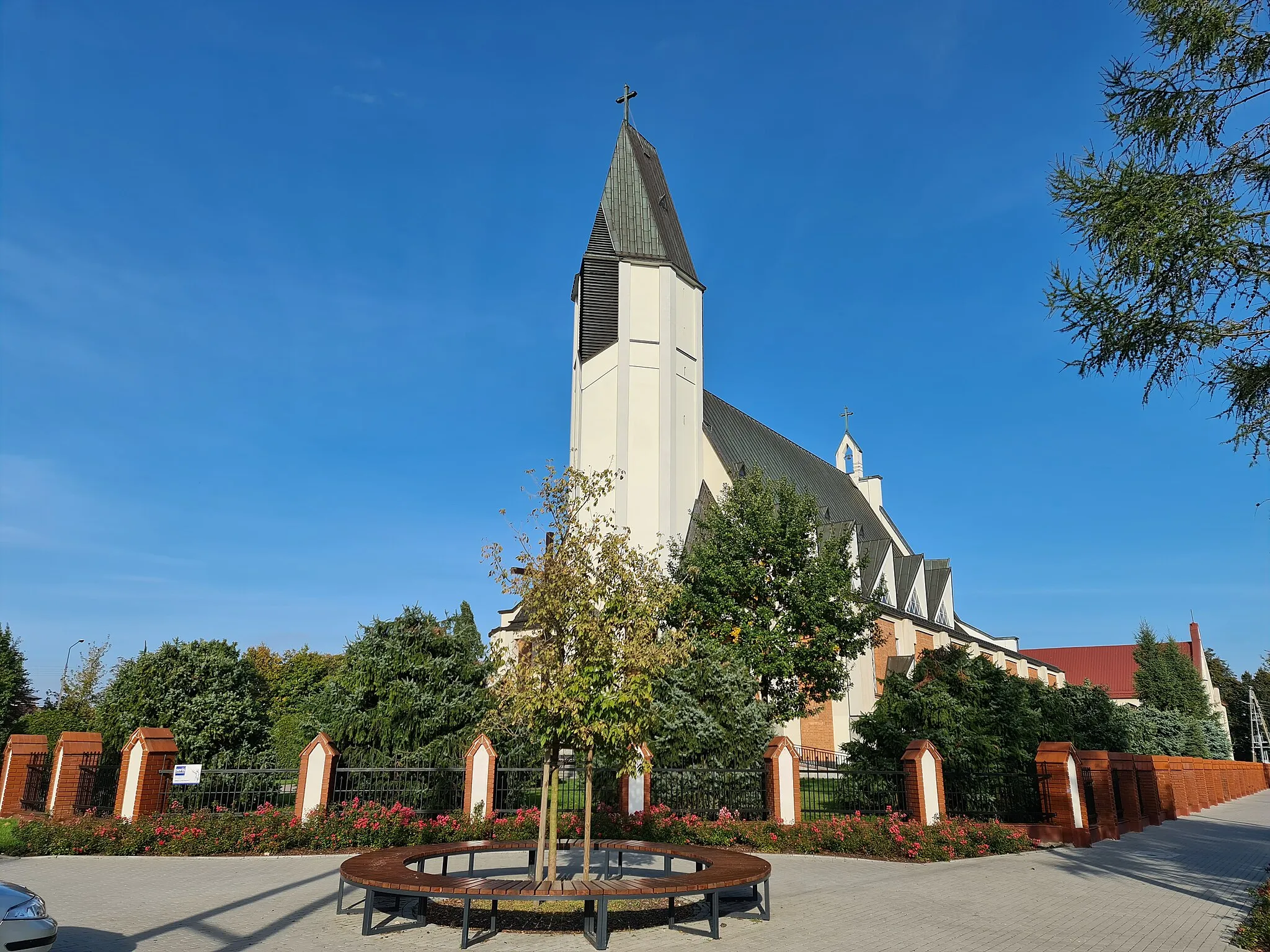 Photo showing: Kościół MB Królowej Polski w Wołominie - widok ogólny
