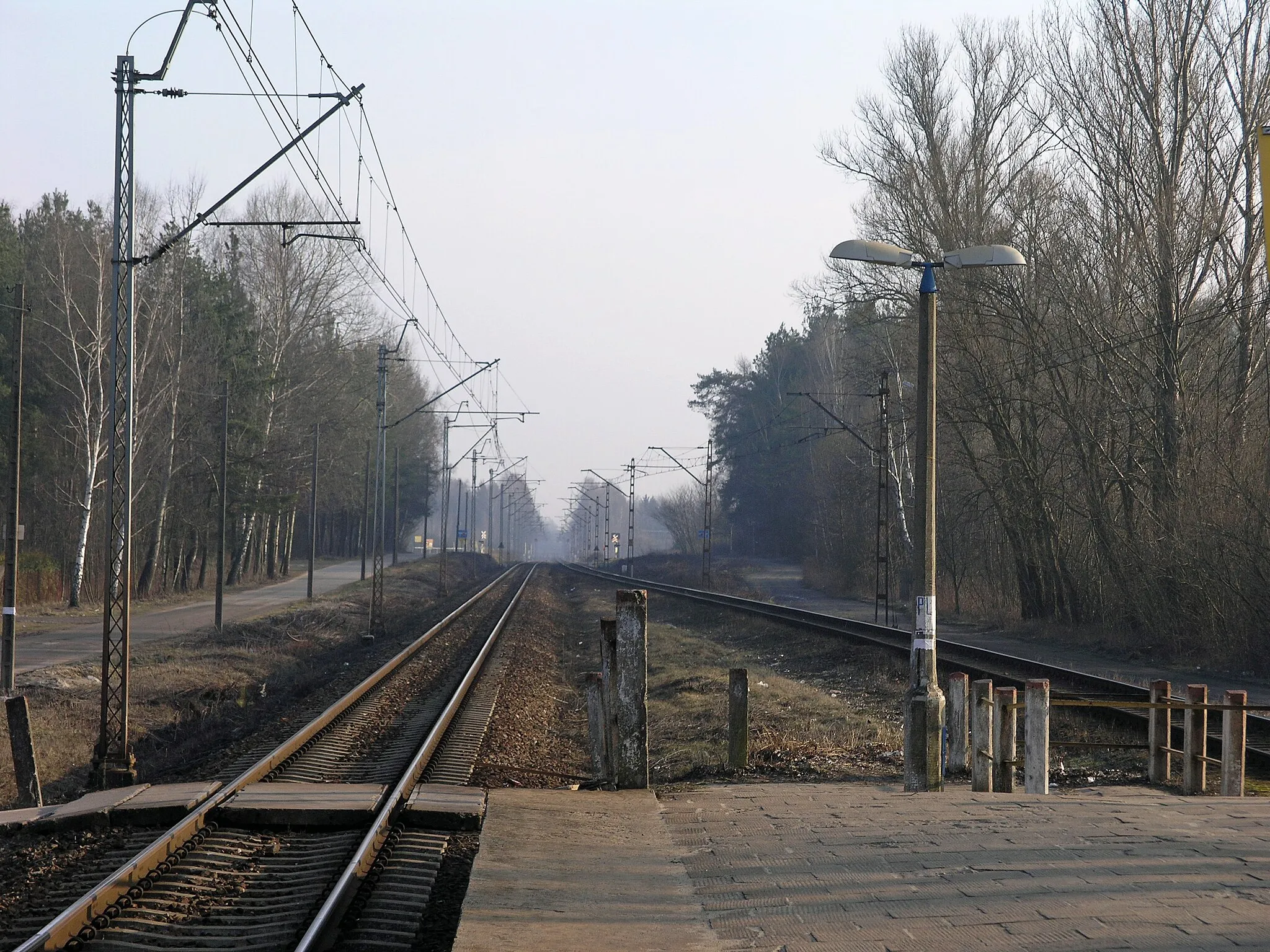 Photo showing: Ustanówek train stop in March 2014