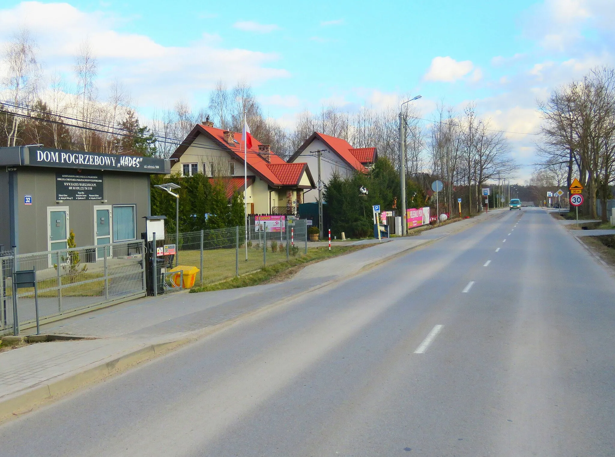 Photo showing: Henryków-Urocze, ulica Społeczna