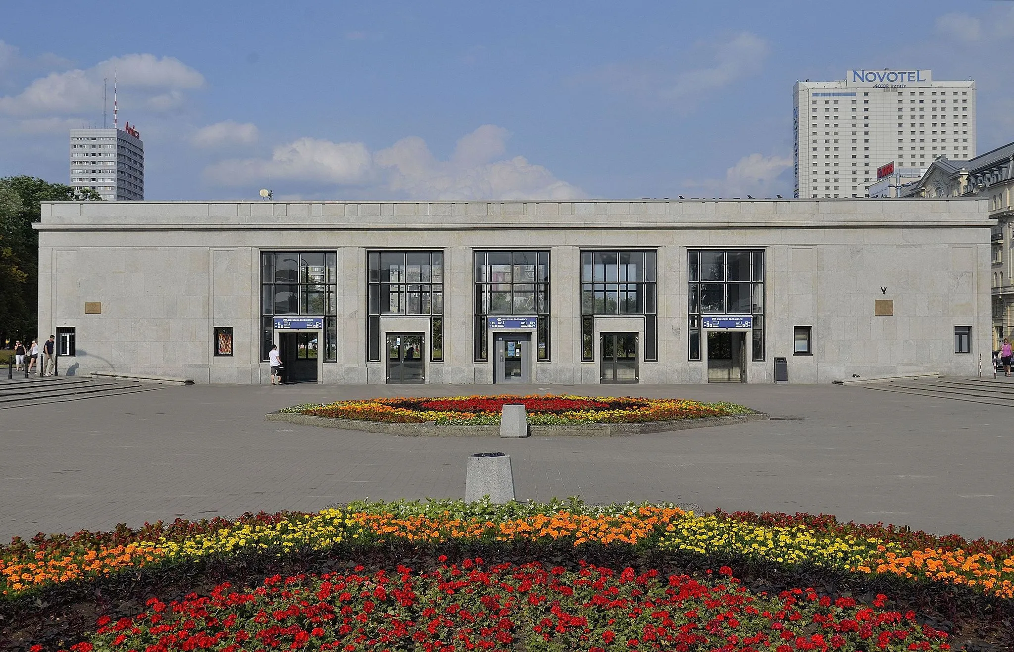 Photo showing: Wchodni pawilon dworca Warszawa Śródmieście