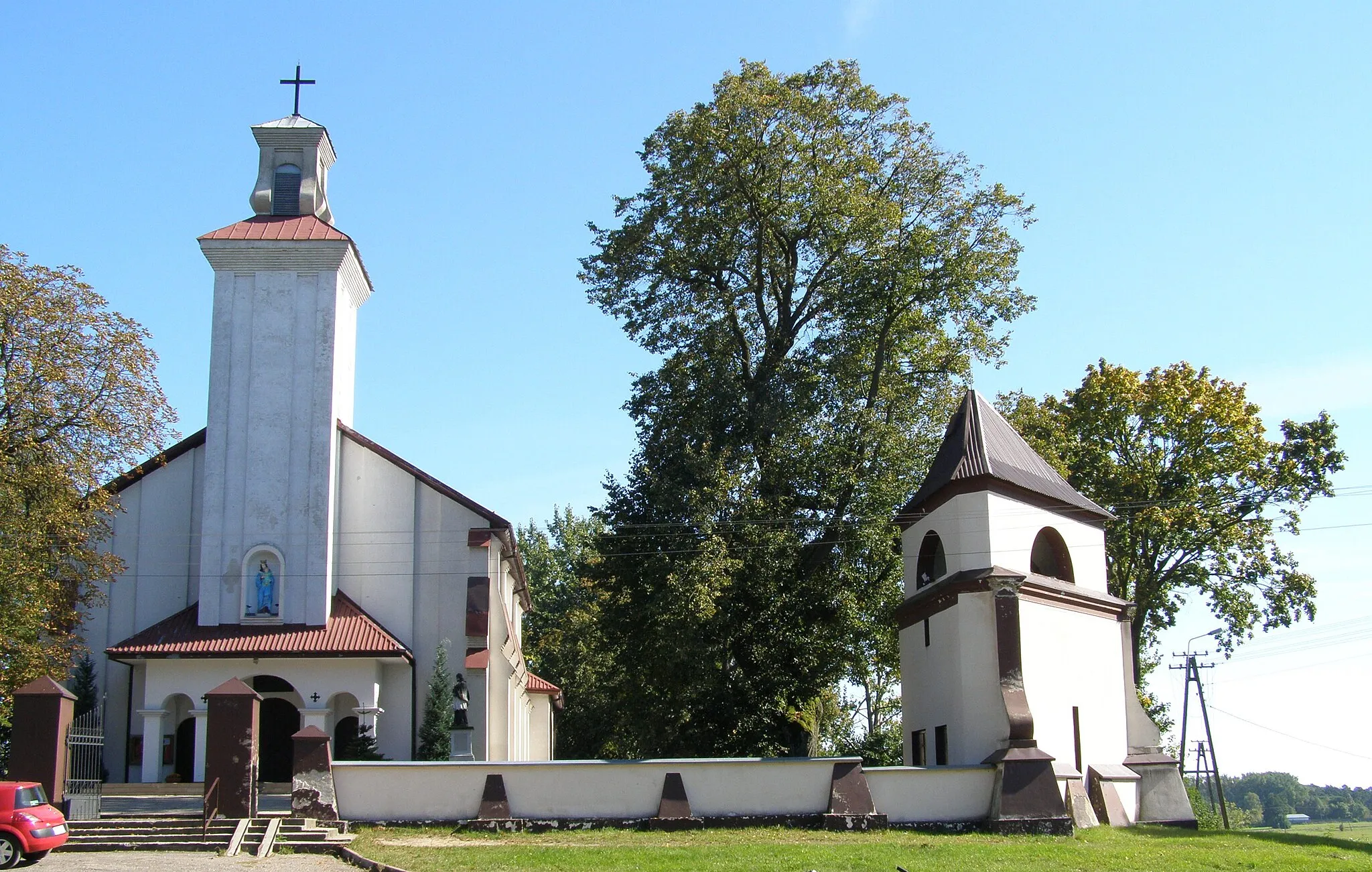 Photo showing: Church in Kuflew