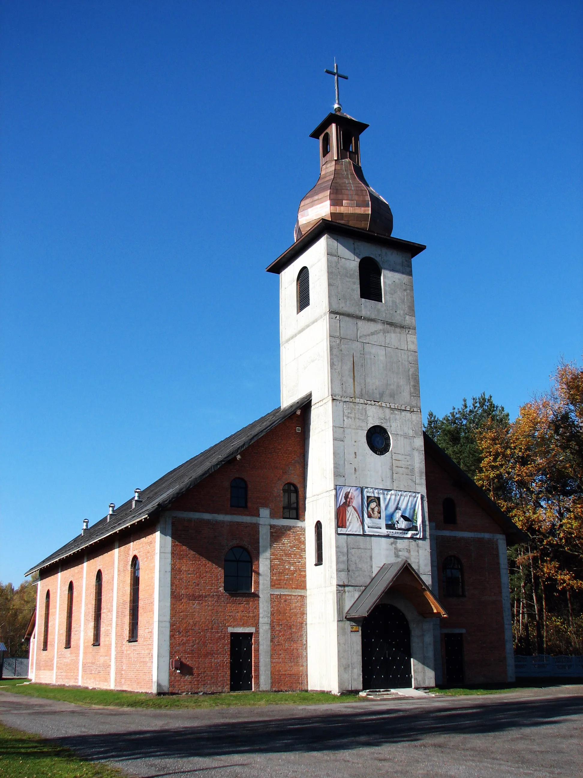 Photo showing: Stan budowy kościoła parafialnego pod wezwaniem Matki Bożej Dobrej Rady w Wólce Mińskiej na dzień 22.10.2013