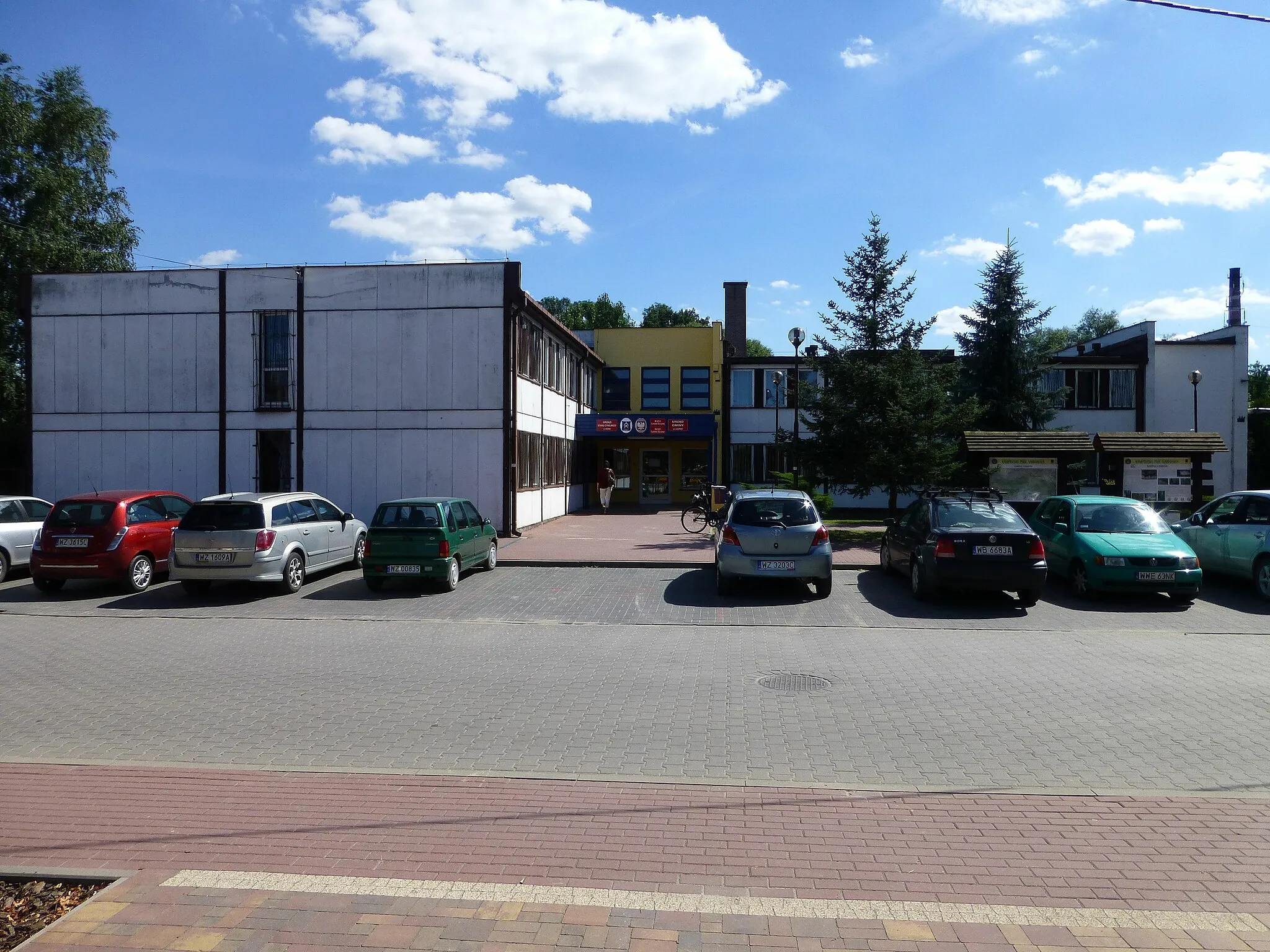 Photo showing: Urząd gminy Leszno