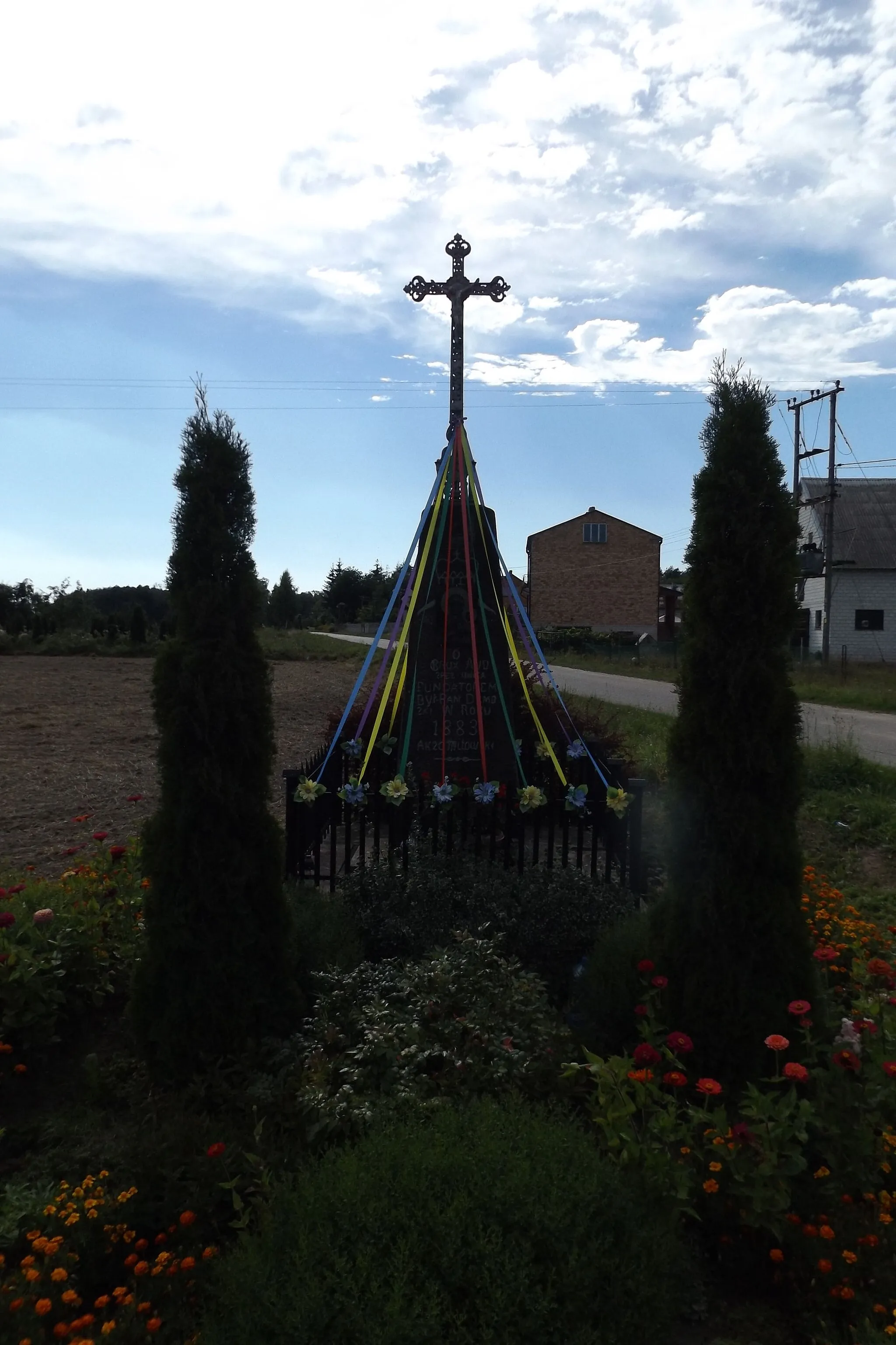 Photo showing: Kapliczka przydrożna po SW stronie wschodniego skrzyżowania w północno-zachodniej części Starych Wrońsk w 2018 r.