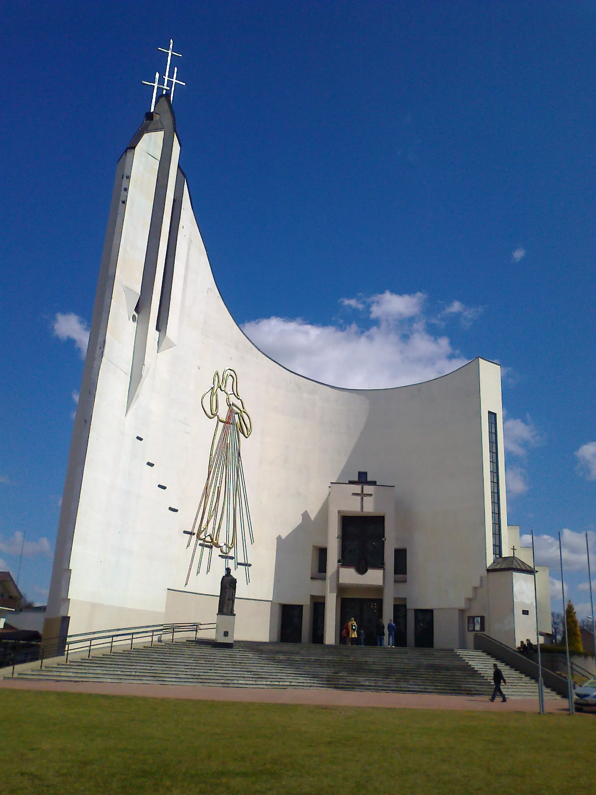 Photo showing: Divine Mercy church in Ząbki, Poland