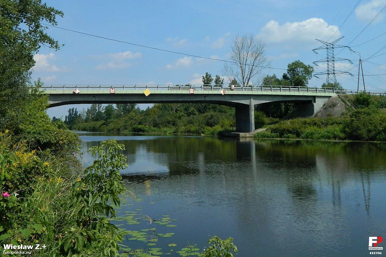 Photo showing: Wiadukt nad Kanałem Żerańskim w ciągu drogi nr 632 Marki - Płońsk