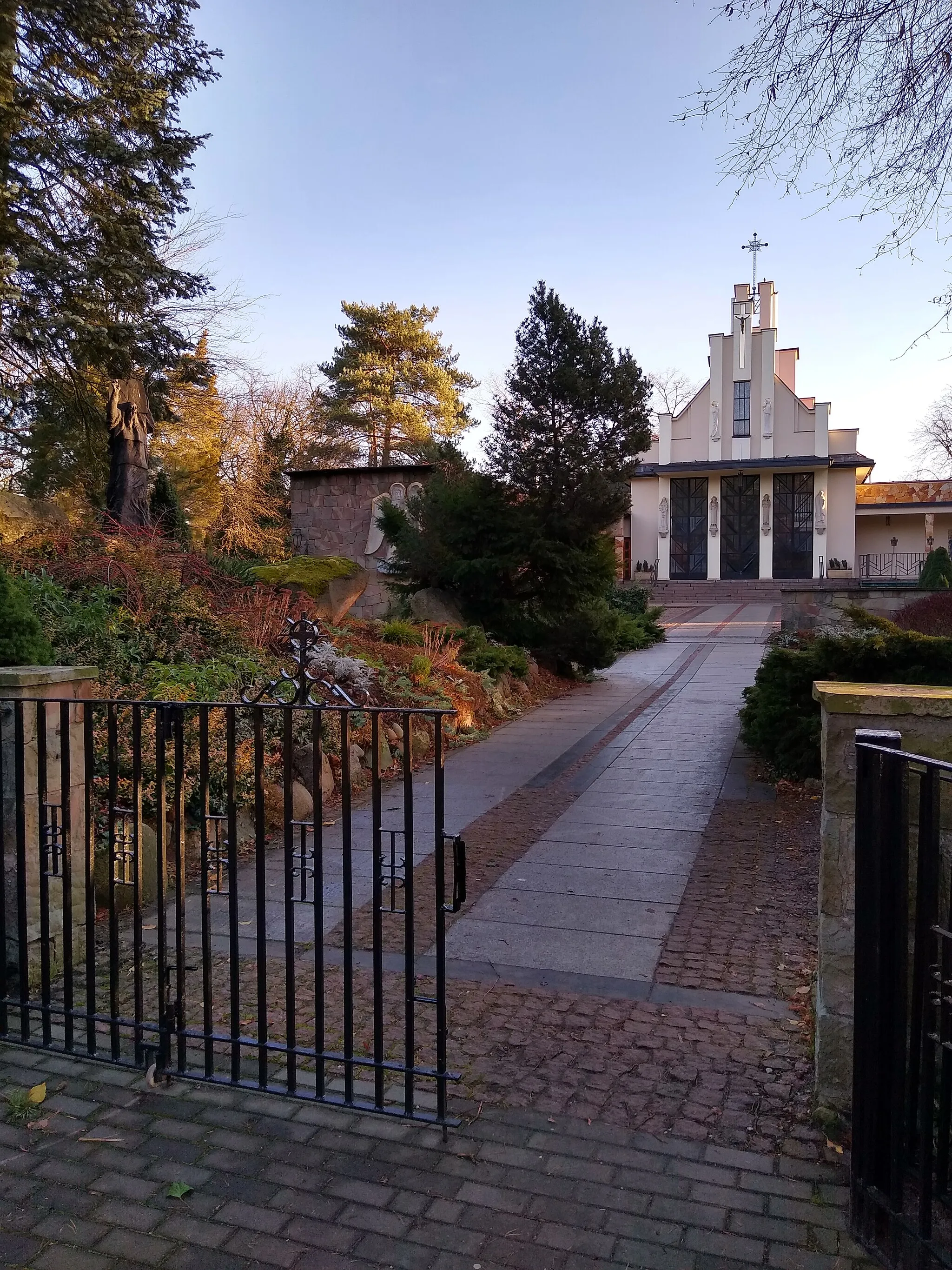 Photo showing: Church in Podkowa Leśna