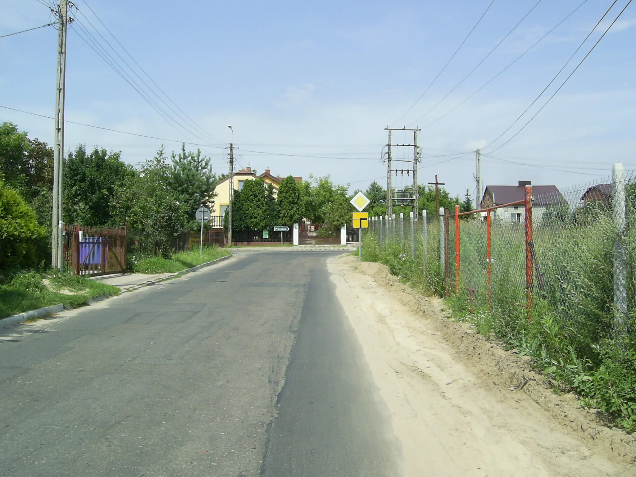 Photo showing: Skrzyżowanie w Parzniewie, droga z Brwinowa do Pruszkowa