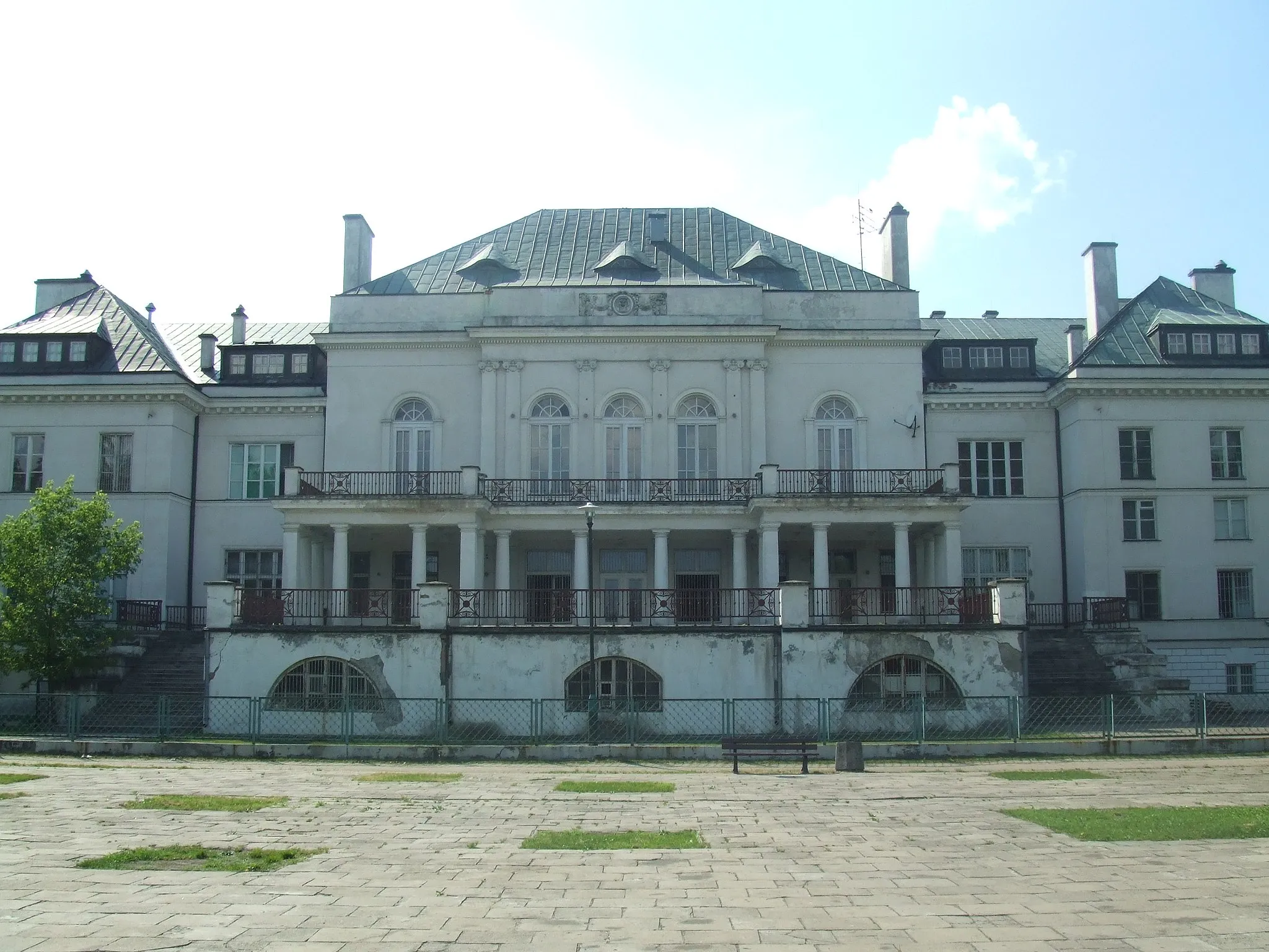 Photo showing: Otwock - Liceum im. K. I. Gałczyńskiego (zdjęcie z tyłu)