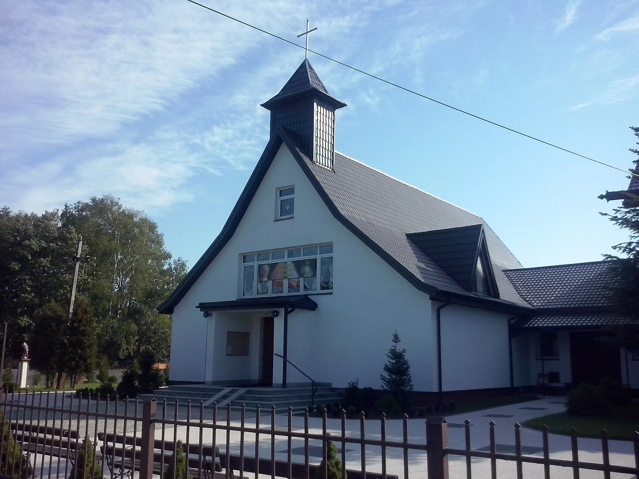 Photo showing: Ostrów (gm. Celestynów, pow. Otwock) - kościół Św. Stanisława Biskupa i Męczennika