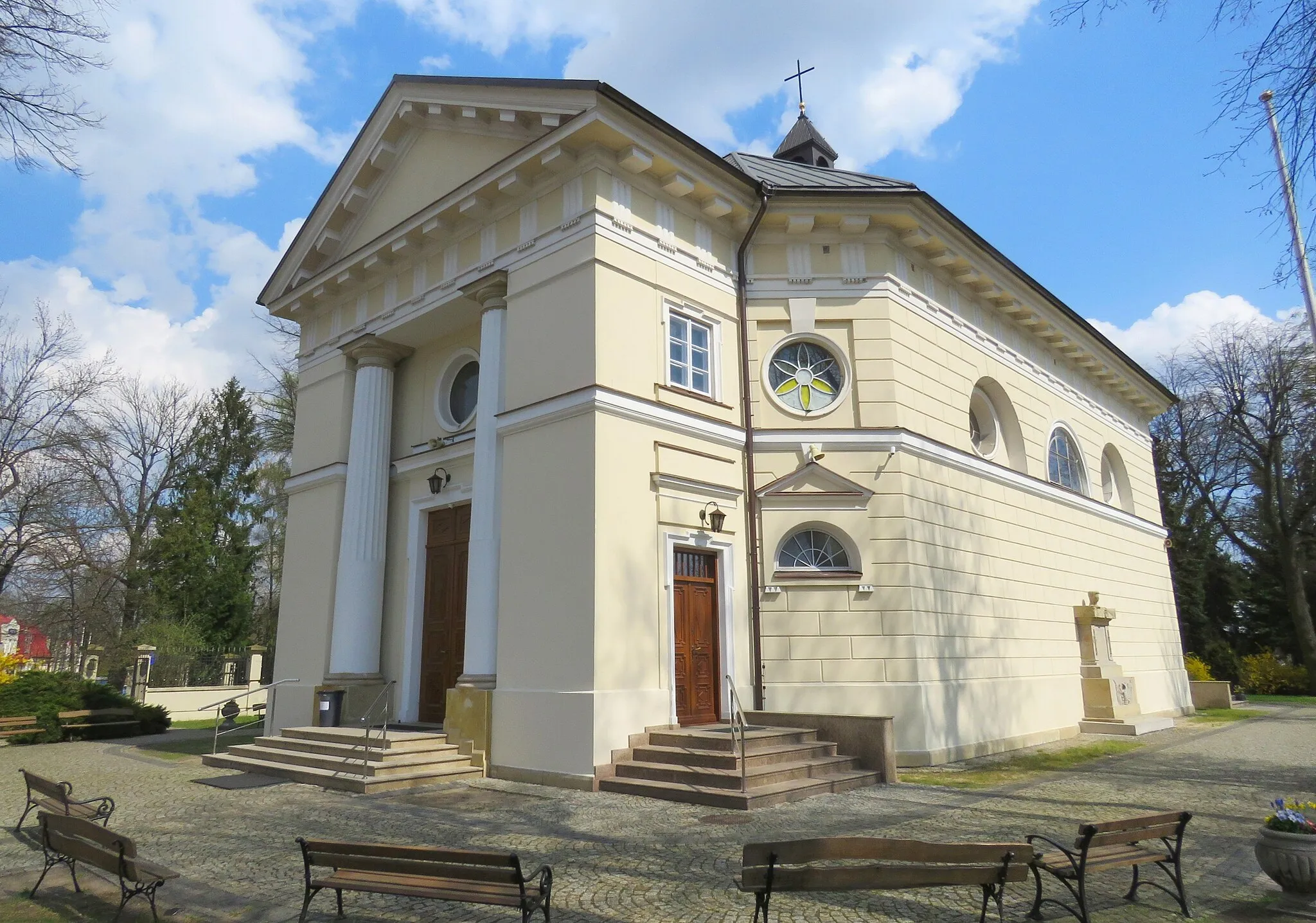 Photo showing: Nadarzyn,  kościół p.w. Świętego Klemensa.