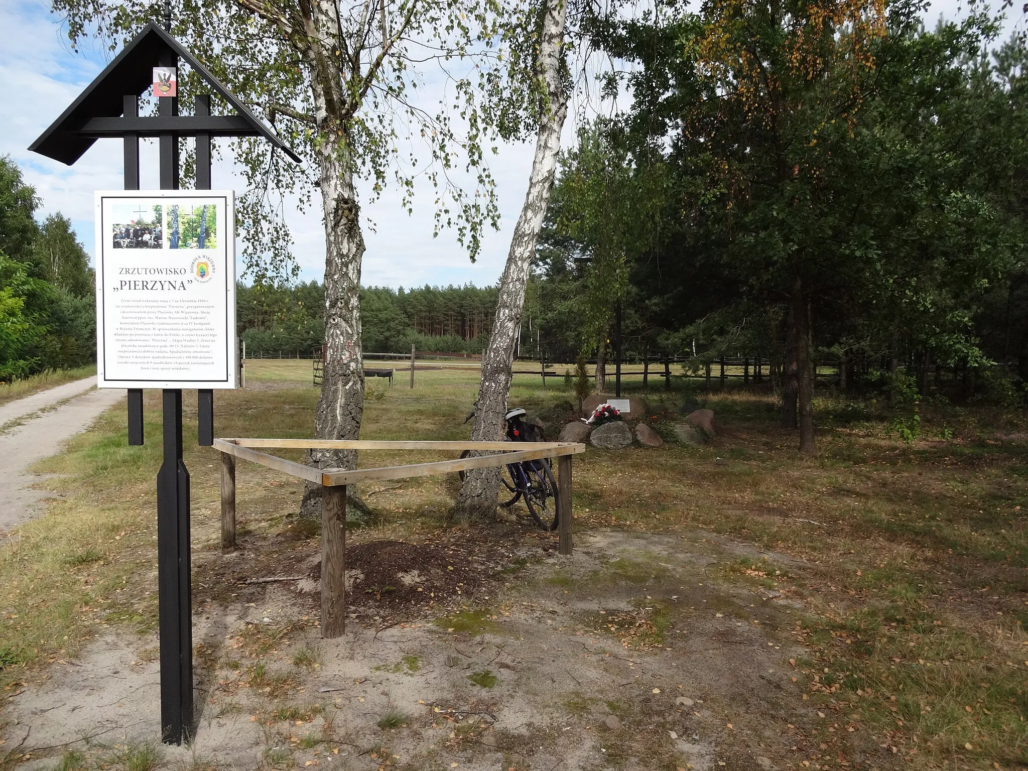 Photo showing: Zrzutowisko, na którym przyjmowano zrzuty ciechociemnych w 1944 roku