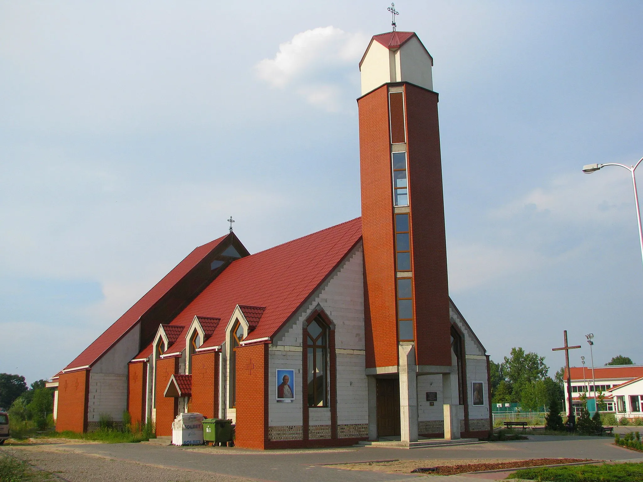 Photo showing: Kościół św. Jana Marii Vianneya w Książenicach (gmina Grodzisk Mazowiecki)