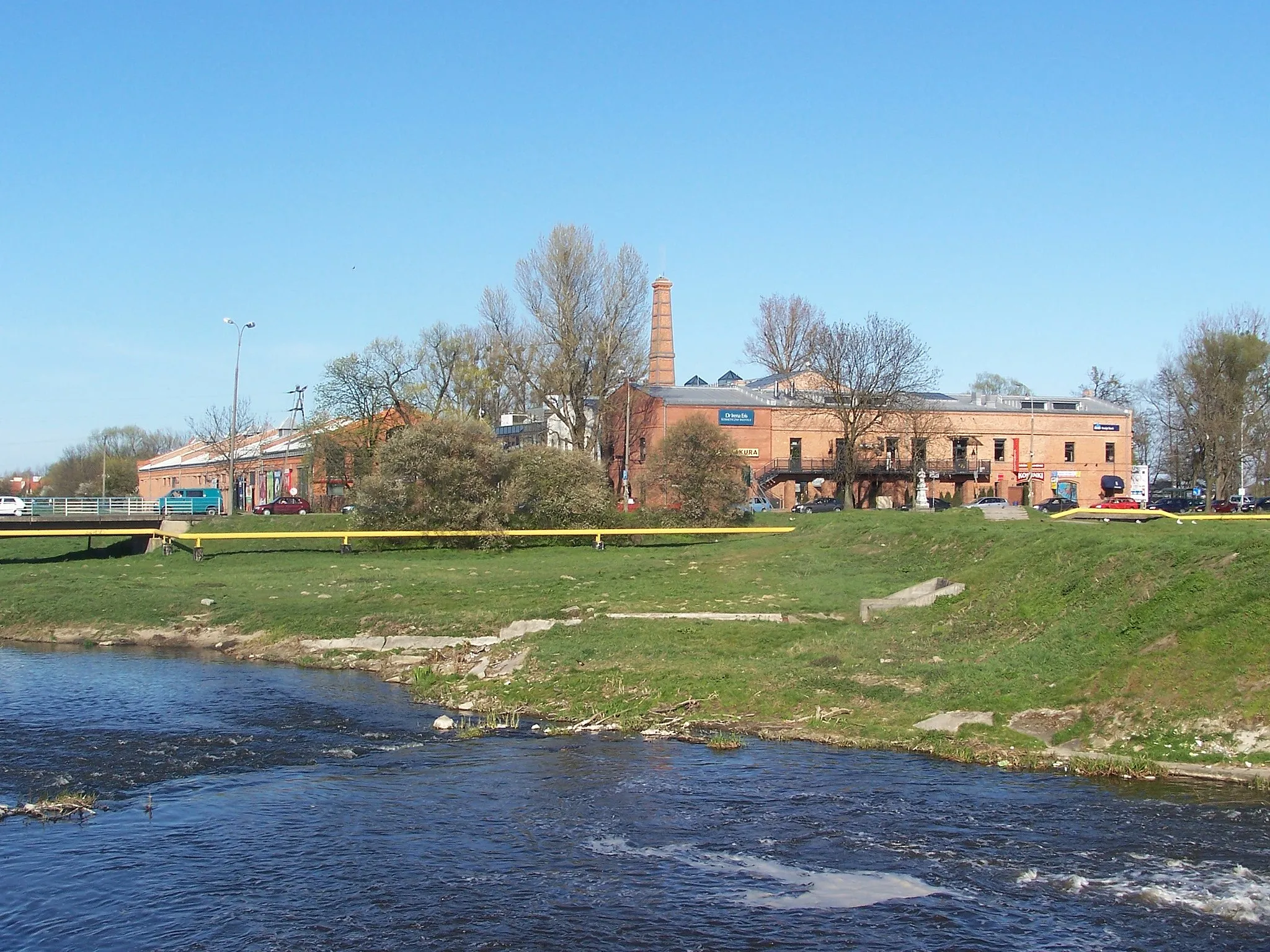 Photo showing: Stara papiernia, Konstancin-Jeziorna, widok zza Jeziorki.