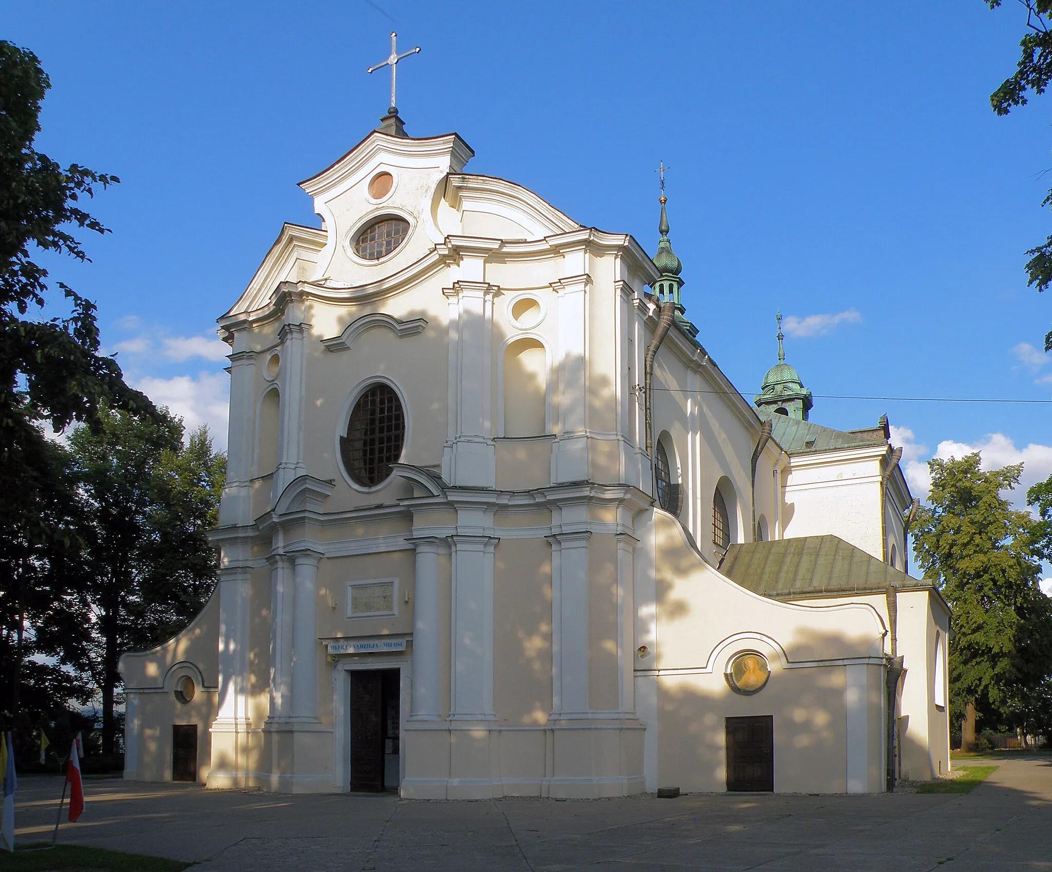 Photo showing: kościół par. p.w. św. Wita, (XVI) 1732-37 - XX oraz dzwonnica (1043/104 z 20.01.1958), Karczew.