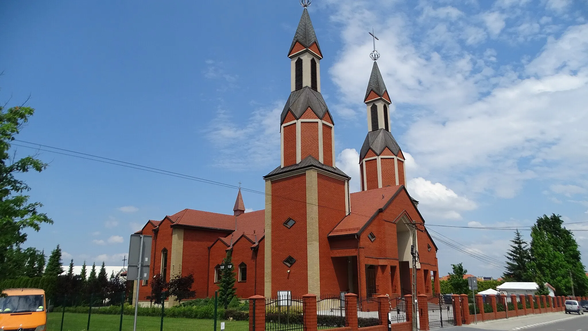 Photo showing: Kościół parafialny św. Józefa Opiekuna Pracy w Józefosławiu