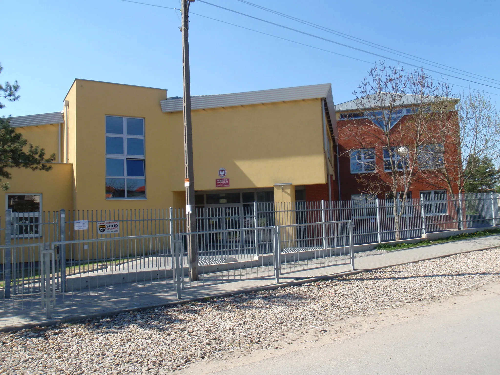 Photo showing: Secondary school in Józefosław