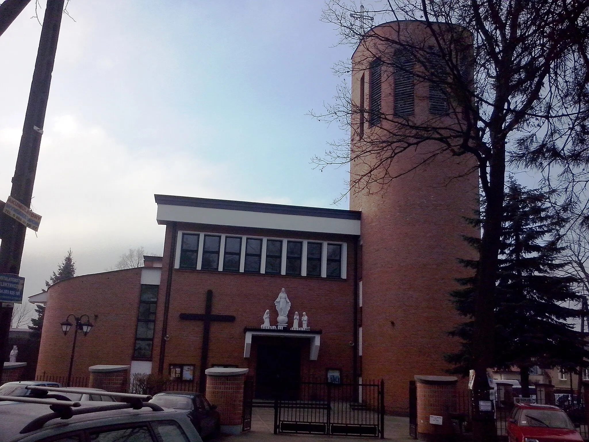 Photo showing: Halinów (pow. Mińsk Mazowiecki) - kościół Najświętszej Maryi Panny Matki Łaski Bożej