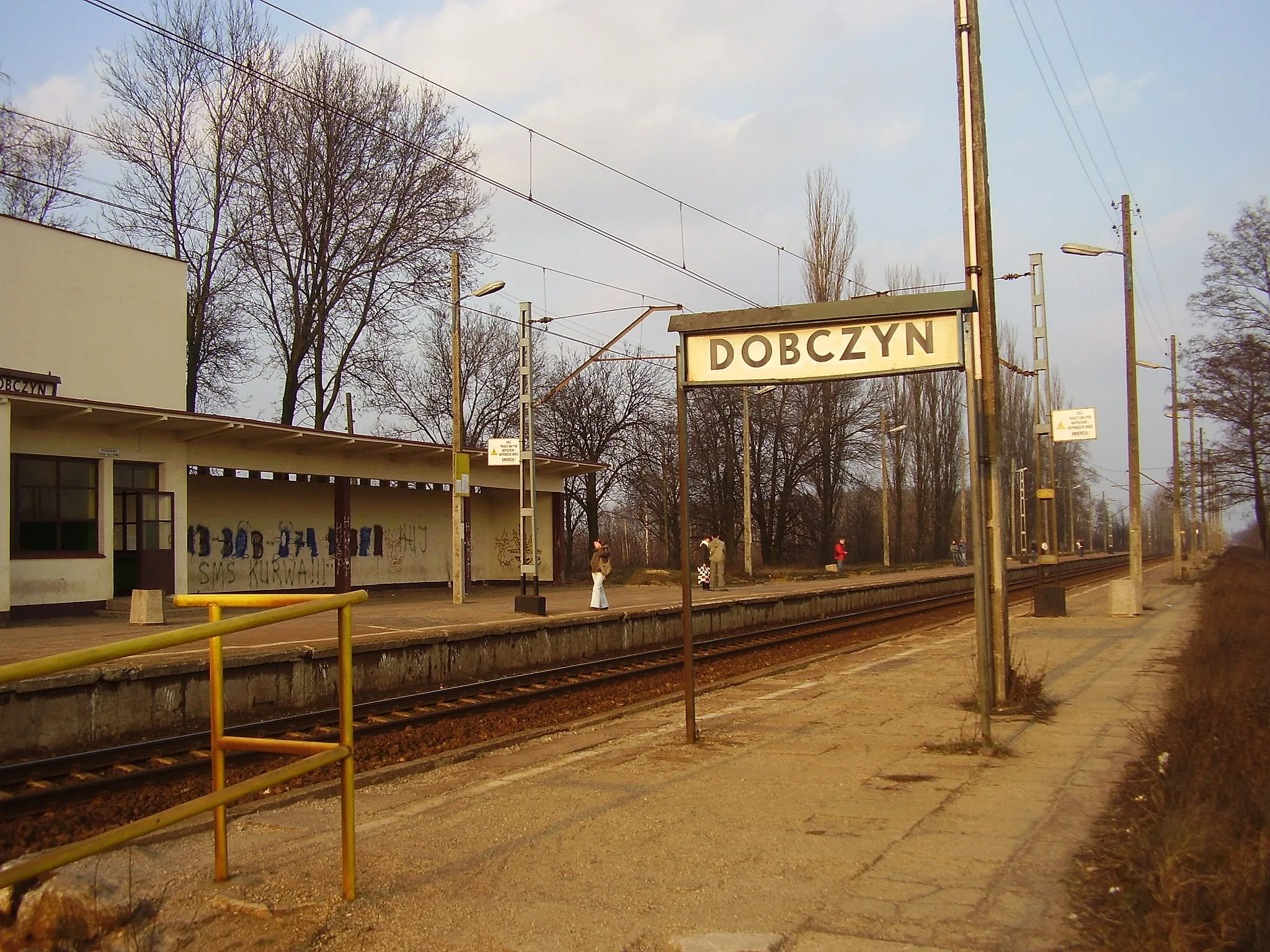 Photo showing: Stacja kolejowa w Dobczynie. Widok w kierunku Małkinii.
