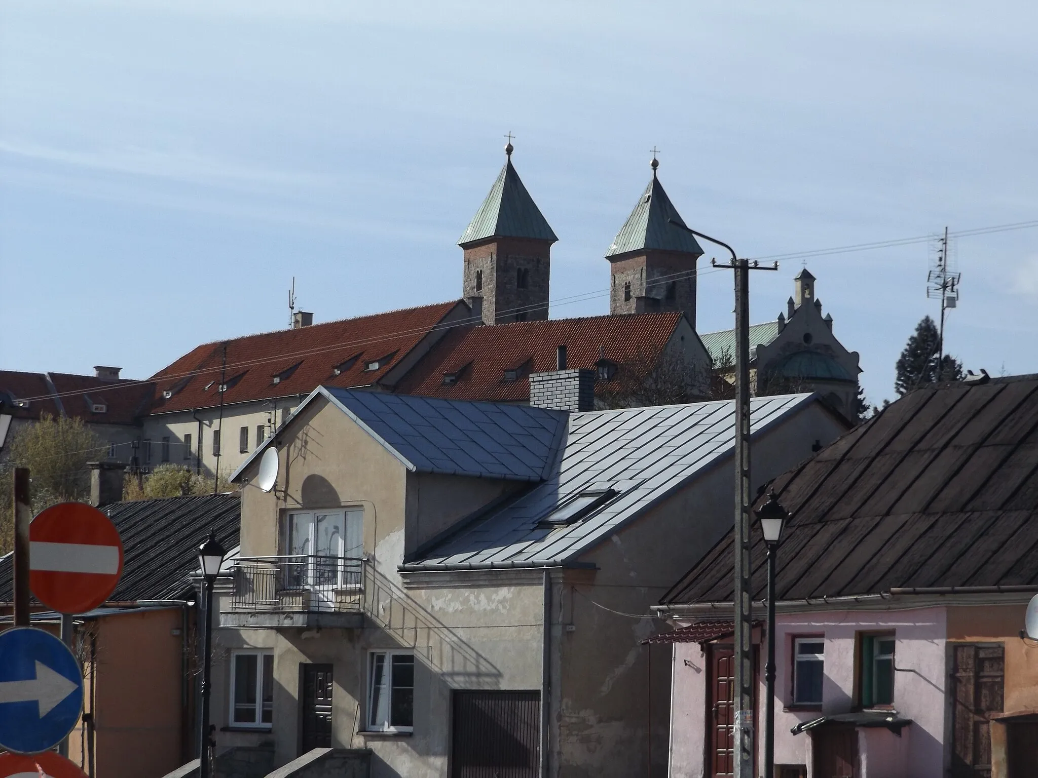 Photo showing: Bazylika i klasztor w Czerwińsku nad Wisłą widoczne z Placu Batorego w 2014 r.