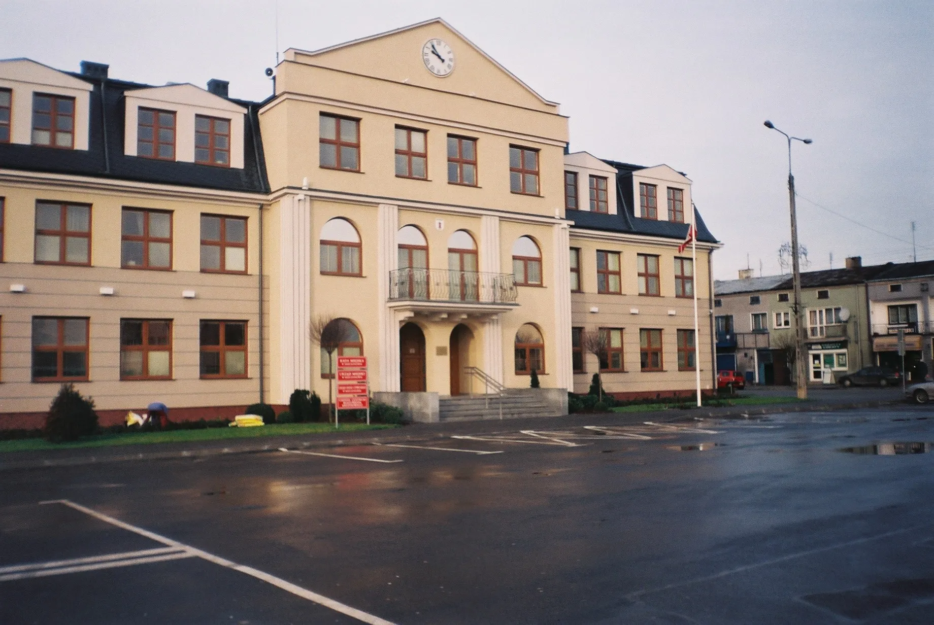 Photo showing: Town Hall in Mszczonów, Poland