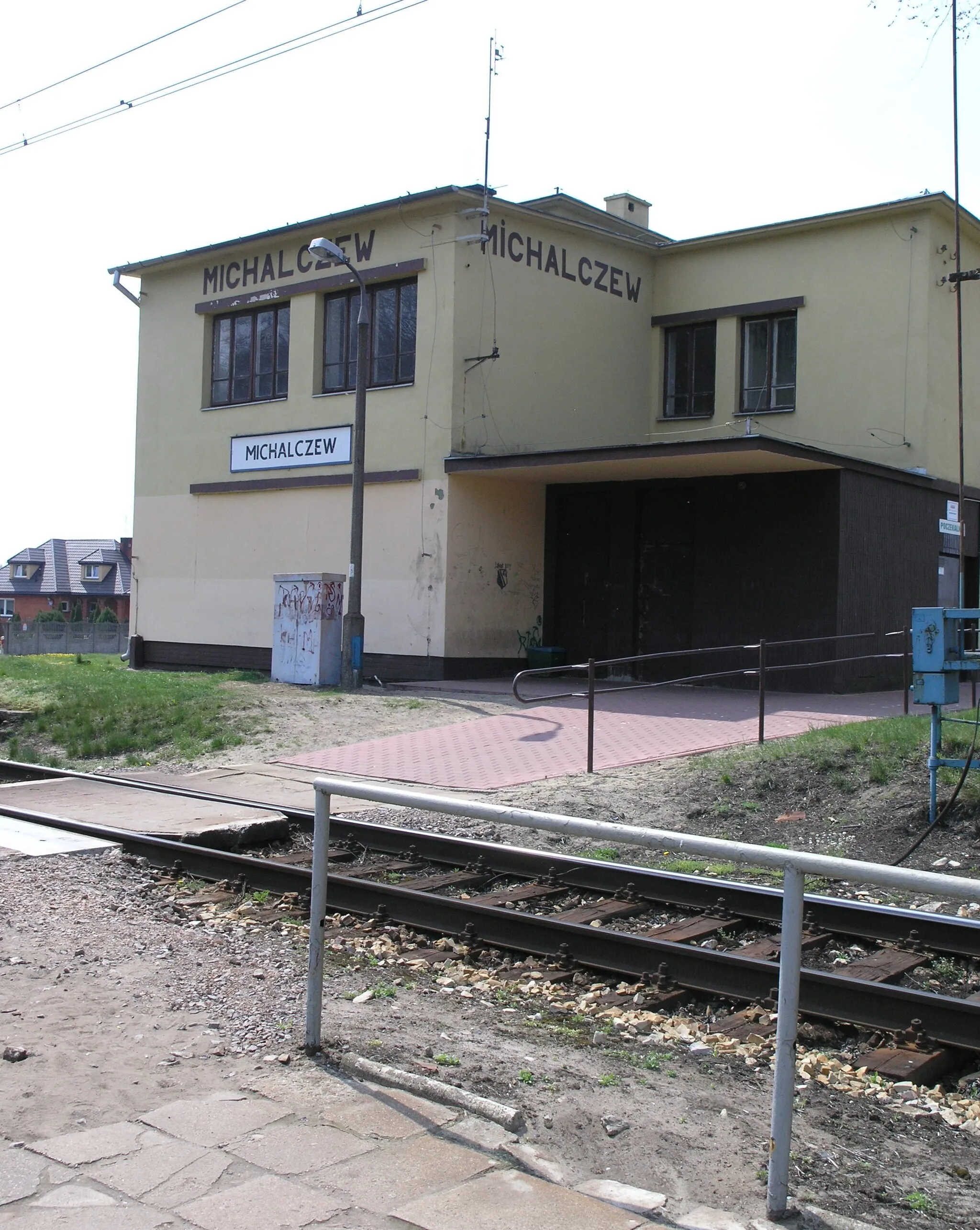 Photo showing: Train station building in Michalczew (Masovian Voivodeship in Poland)