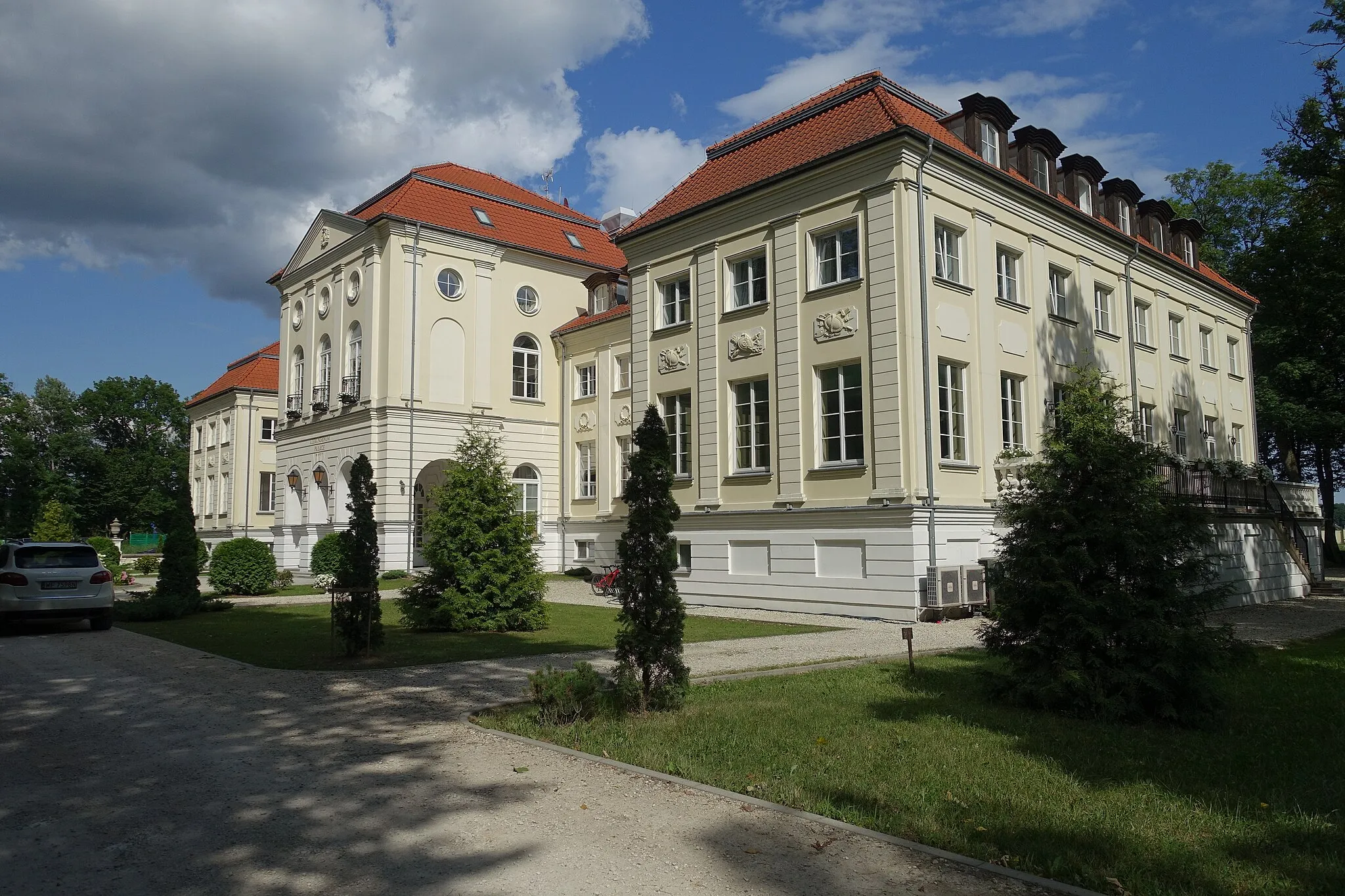 Photo showing: Pałac w miejscowości Krubki-Górki, stan na lipiec 2019