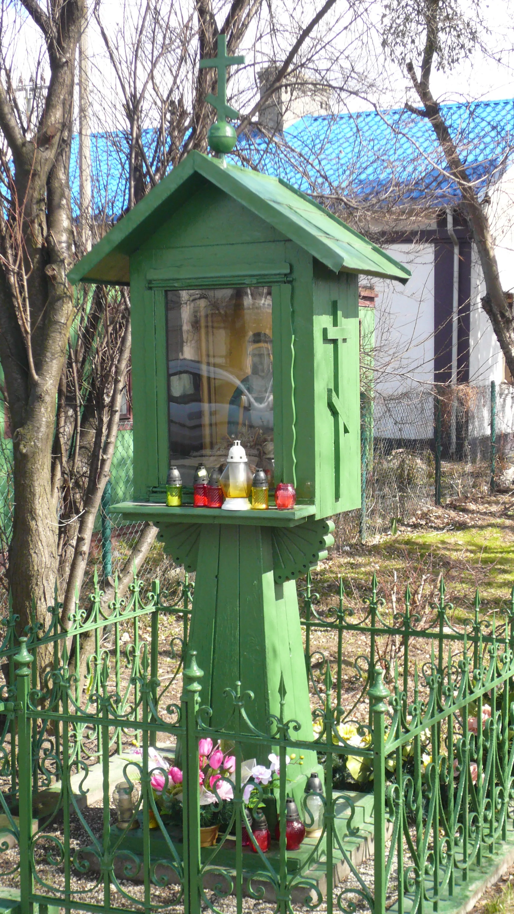 Photo showing: The Orthodox or Greek Catholic roadside shrine in Bronisze