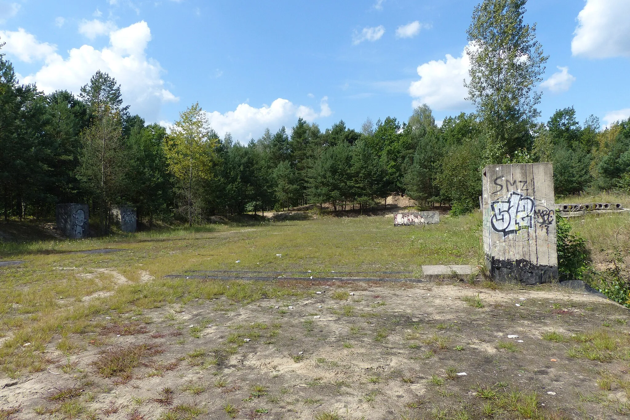 Photo showing: The ground level - soil was not put back on the roof of the halls