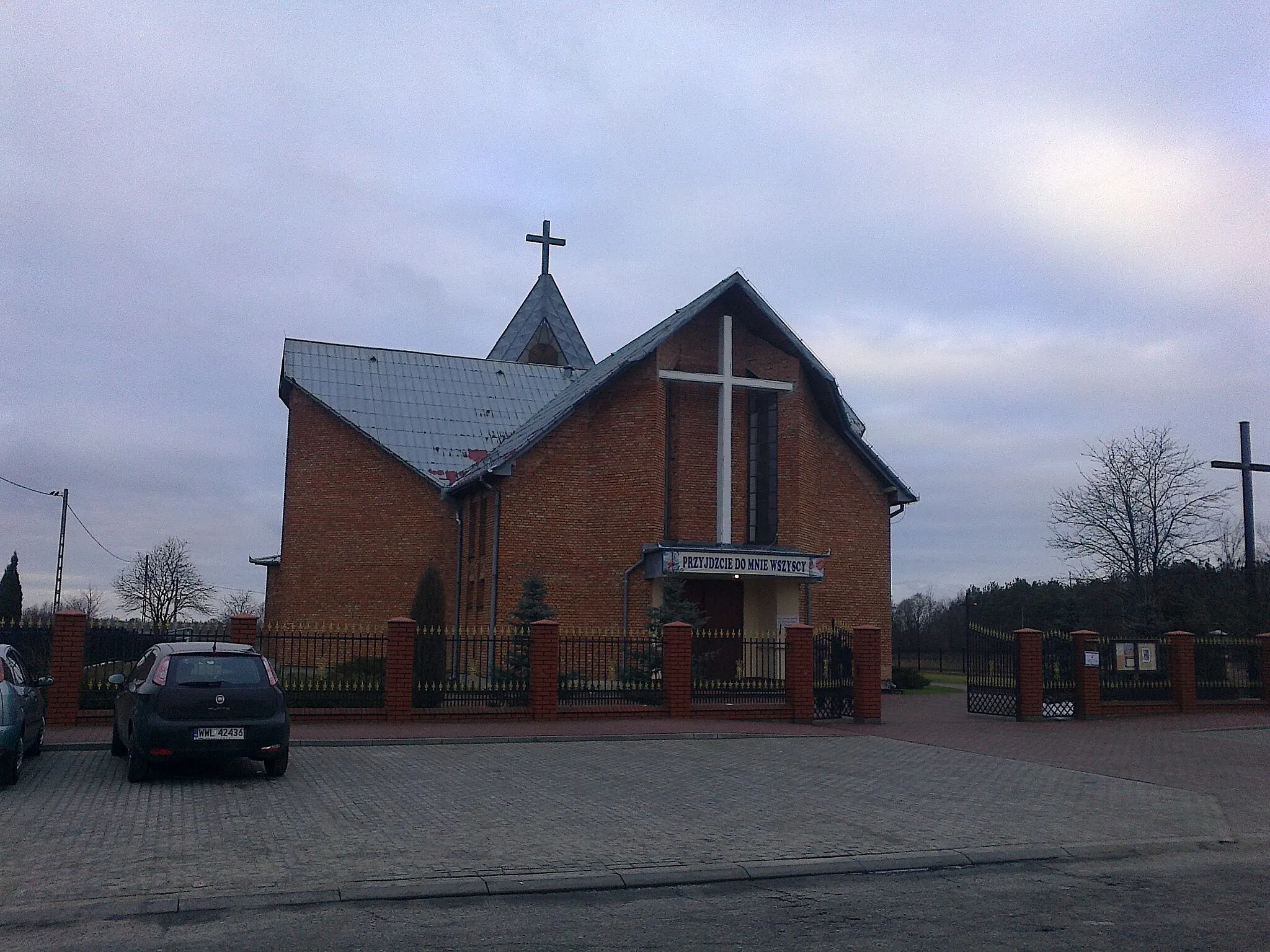 Photo showing: Józefów - kościół Miłosierdzia Bożego