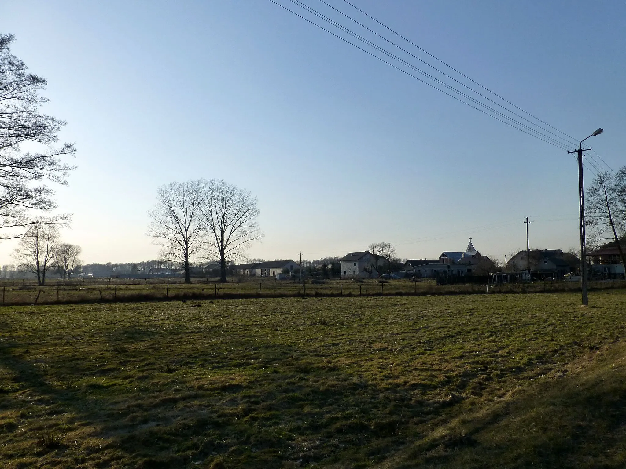 Photo showing: Józefów, gm Dąbrówka, panorama wsi od południa