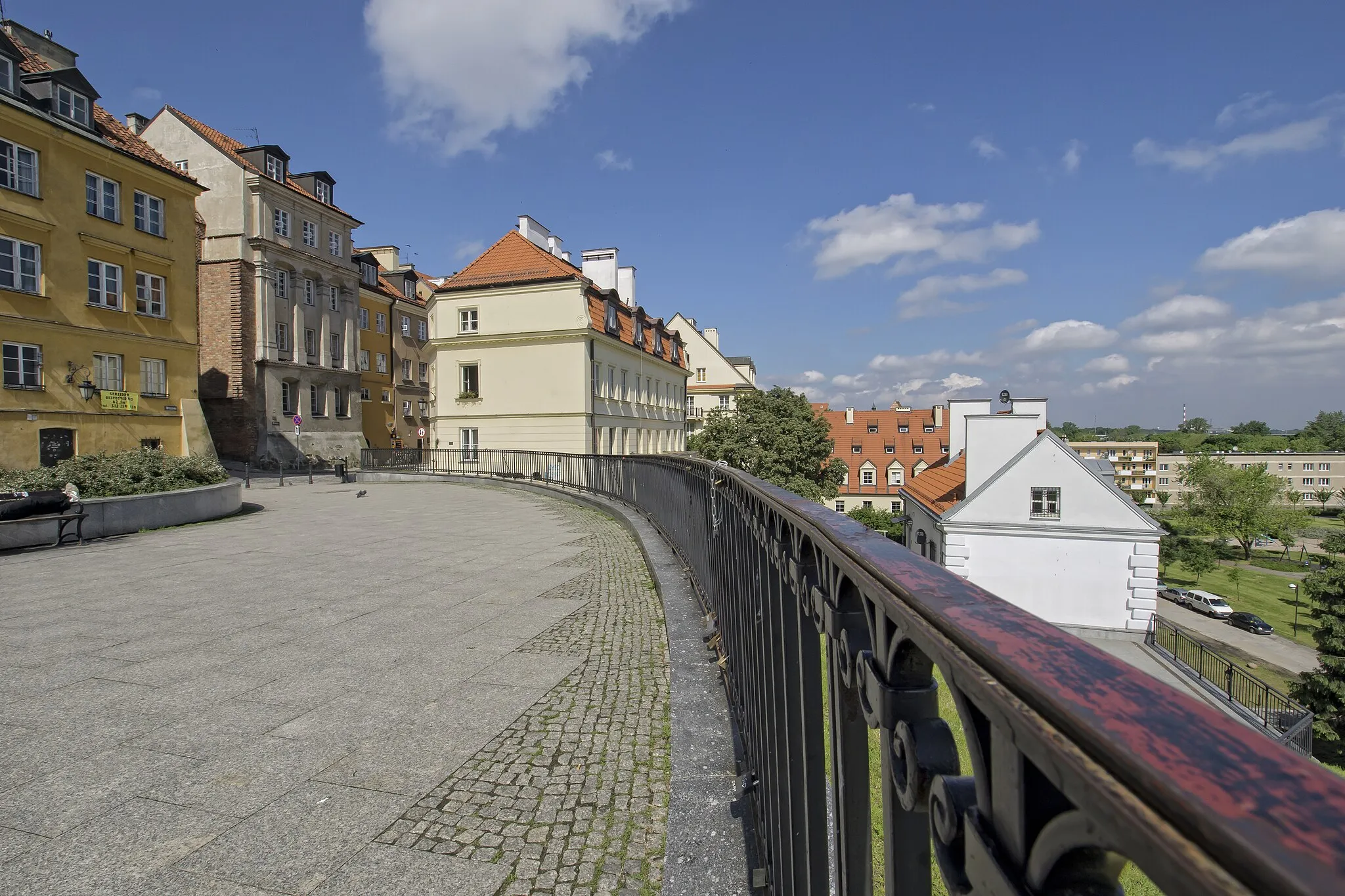 Photo showing: Góra Gnojna w Warszawie. Widok w stronę skrzyżowania ulicy Brzozowej i Celnej