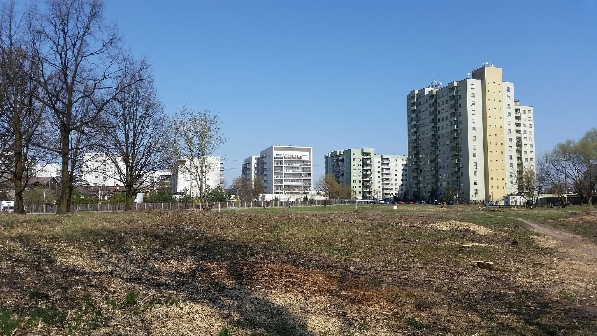 Photo showing: Bloki w Markach (okolice ulicy Małachowskiego)