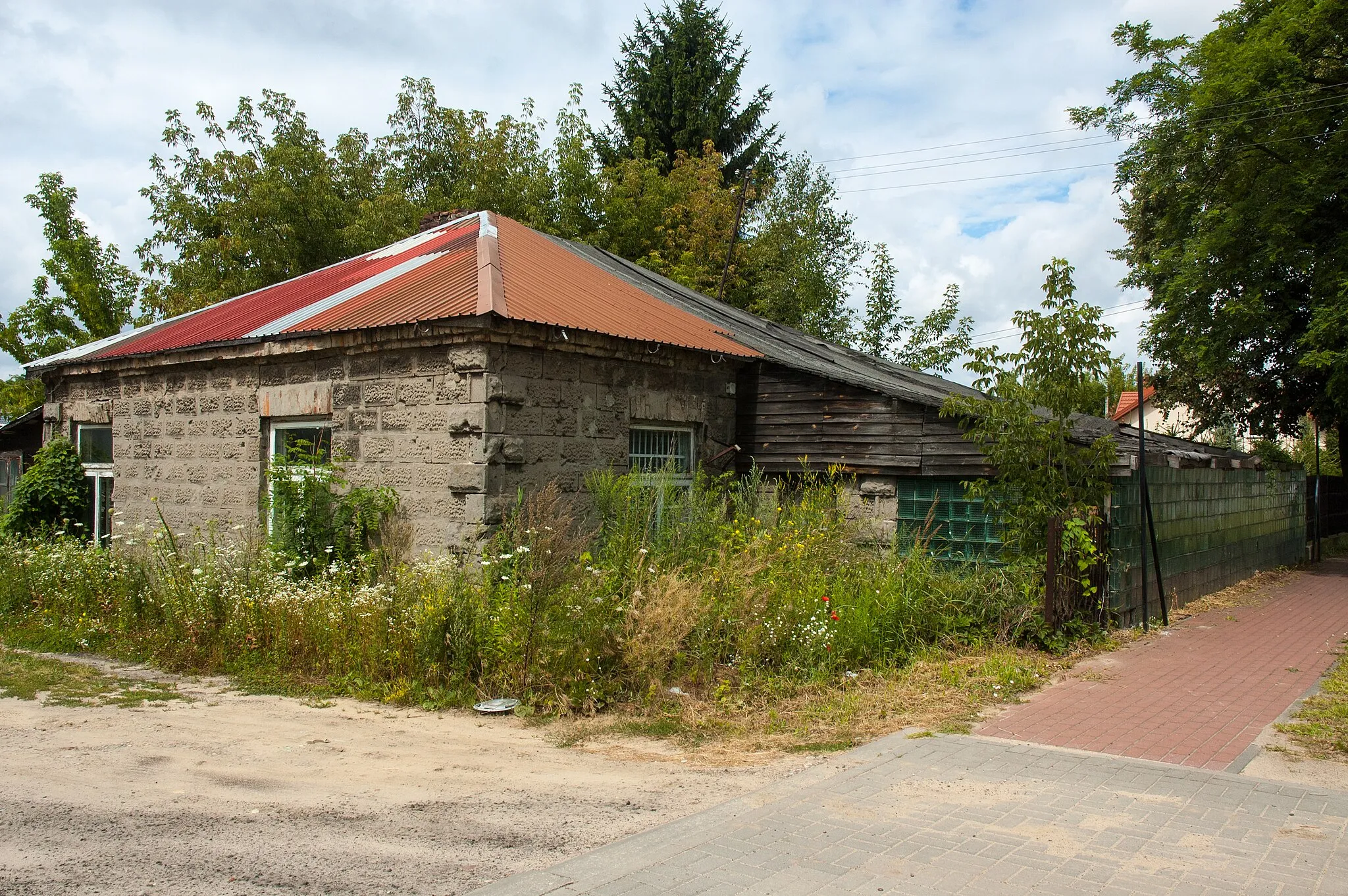 Photo showing: Budynek kasy i świetlicy Zakładów Przemysłowych Podkowa