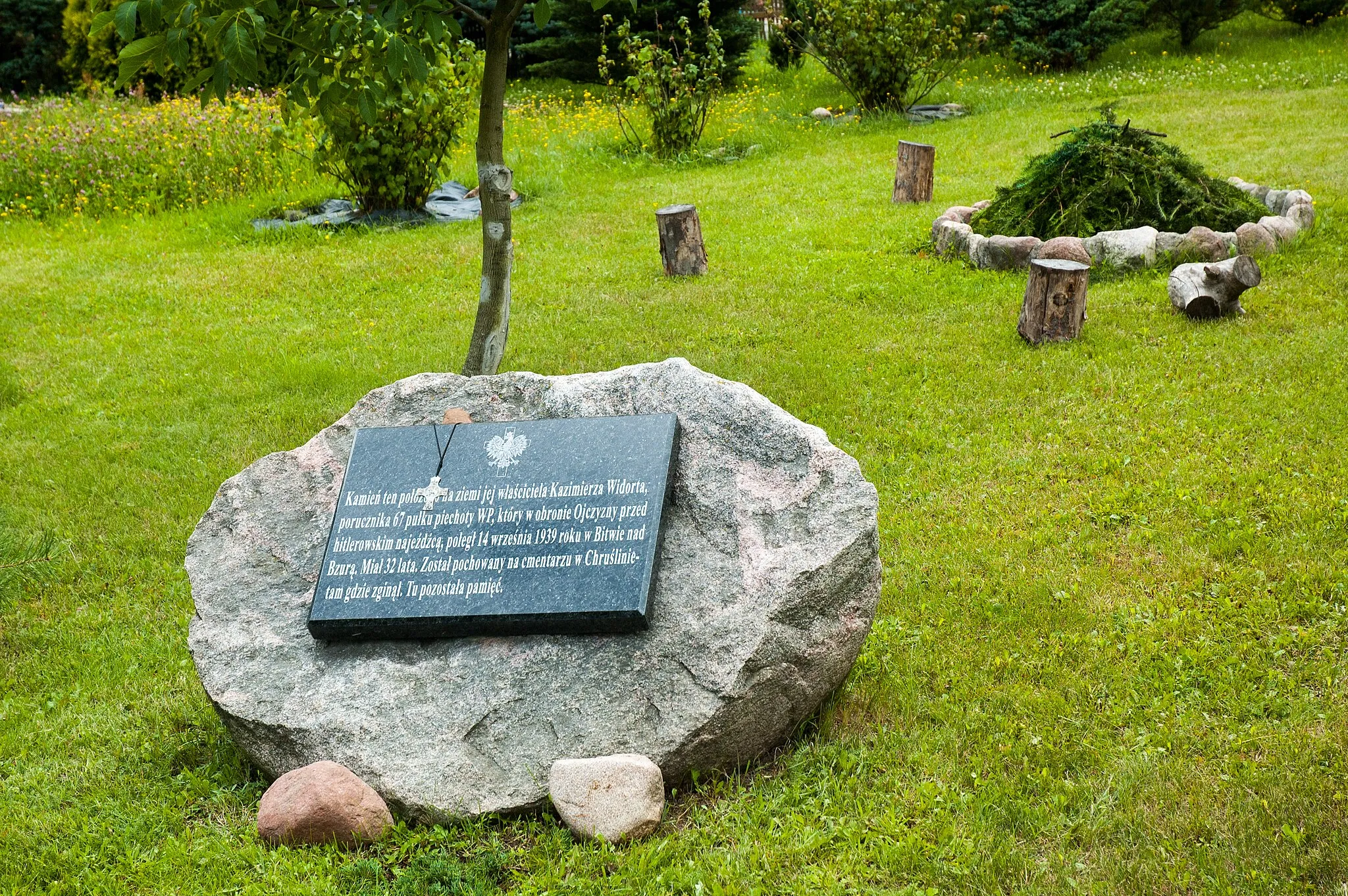 Photo showing: Kazimierz Widort - kamień upamiętniający - Michałów Reginów