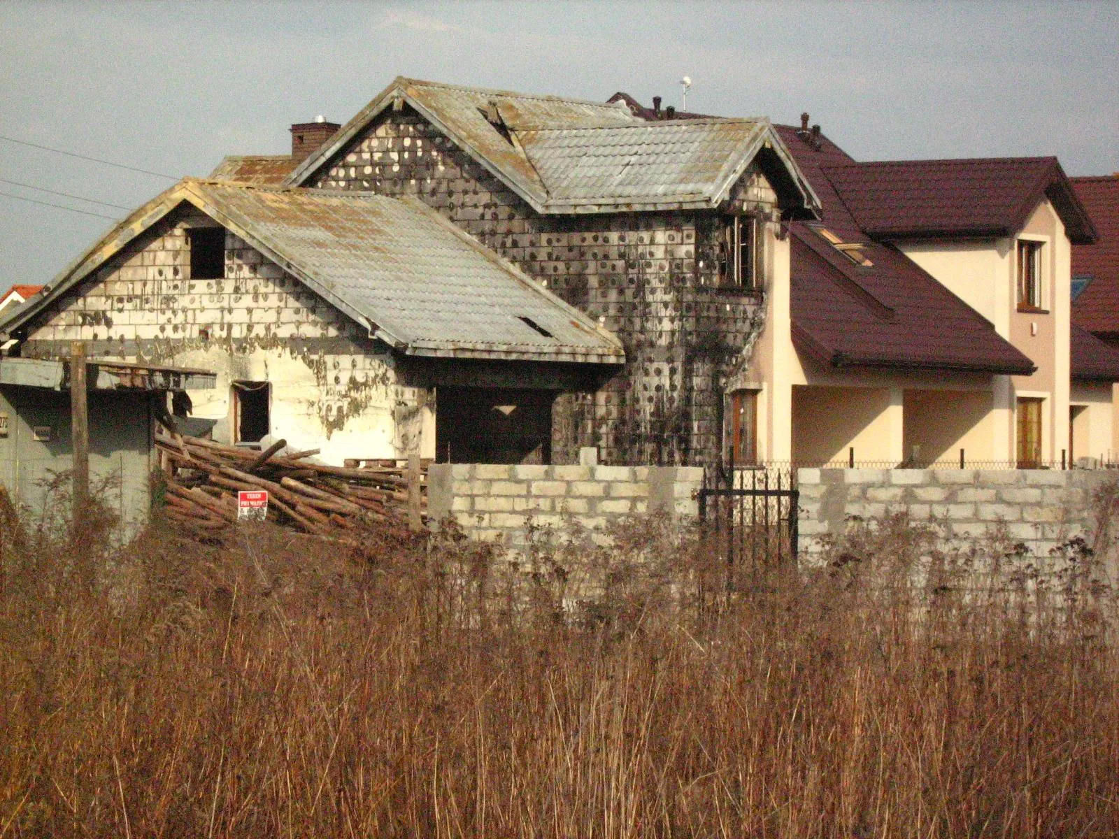 Photo showing: burnt-down house, Nowa Iwiczna