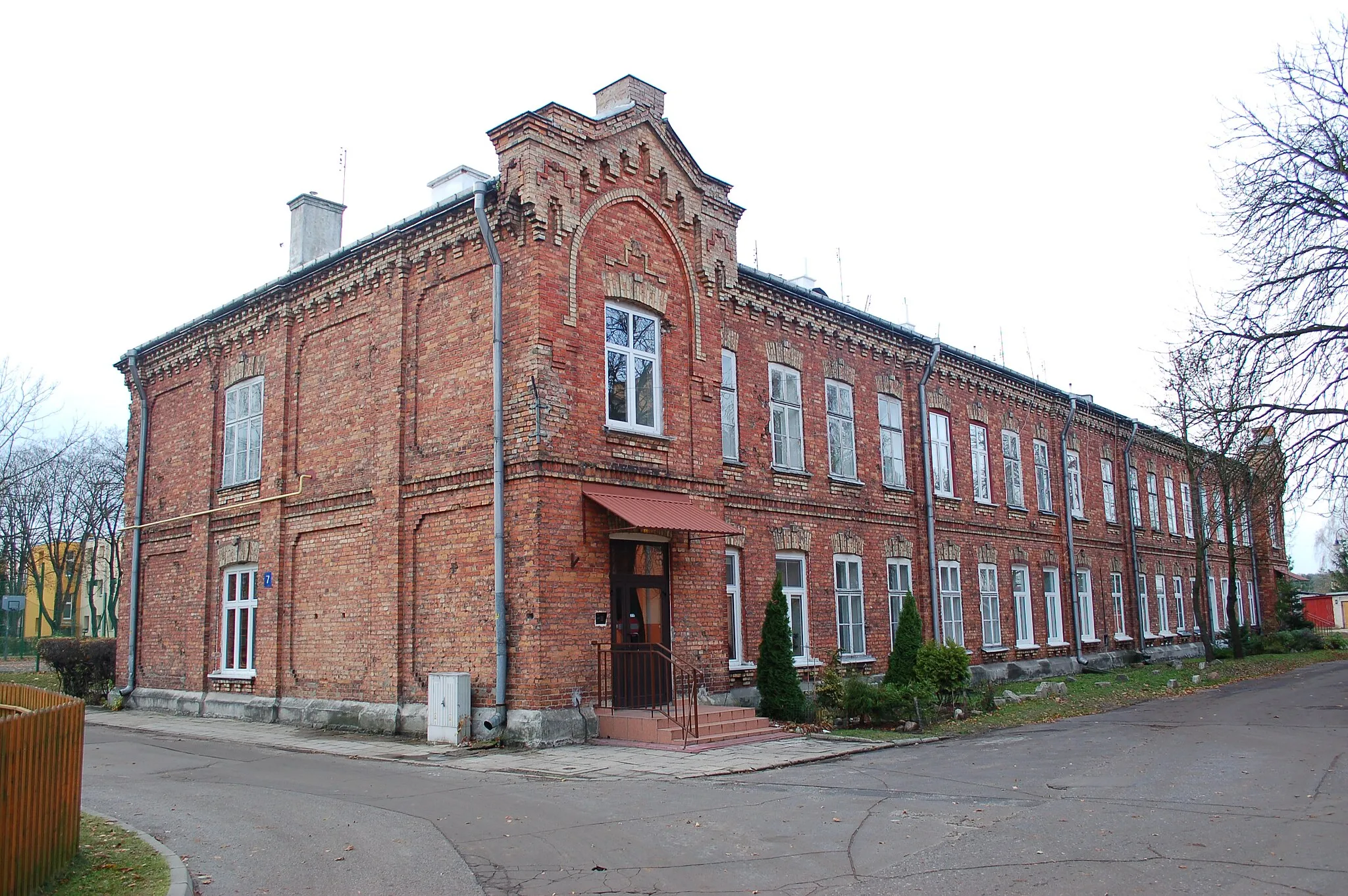 Photo showing: Zagrze barracks
