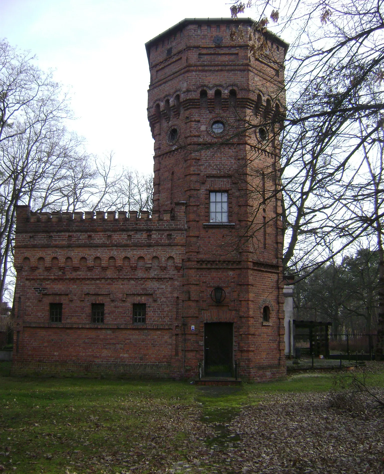 Photo showing: Poland. Konstancin-Jeziorna. Water tower on Żeromskiego Street